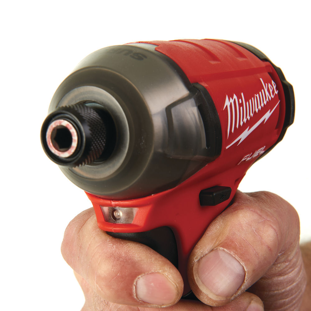 1900221 MILWAUKEE 18V SLAGSKRUEMASKINE1
