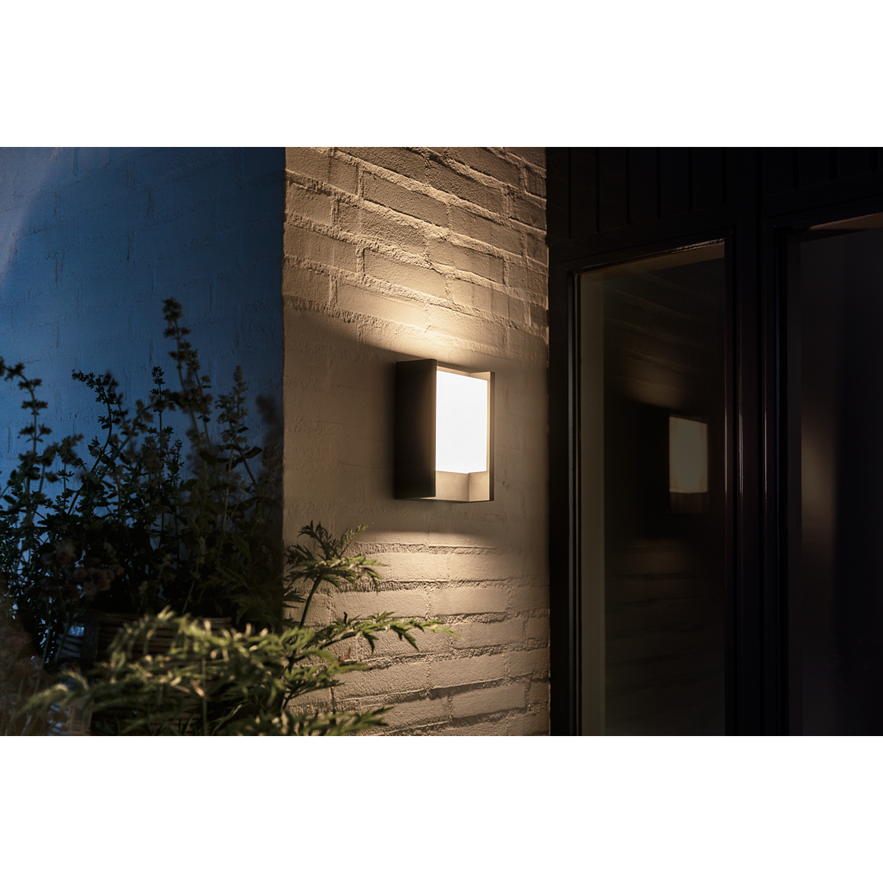 2035436 PHILIPS HUE FUZO VÆGLAMPE3