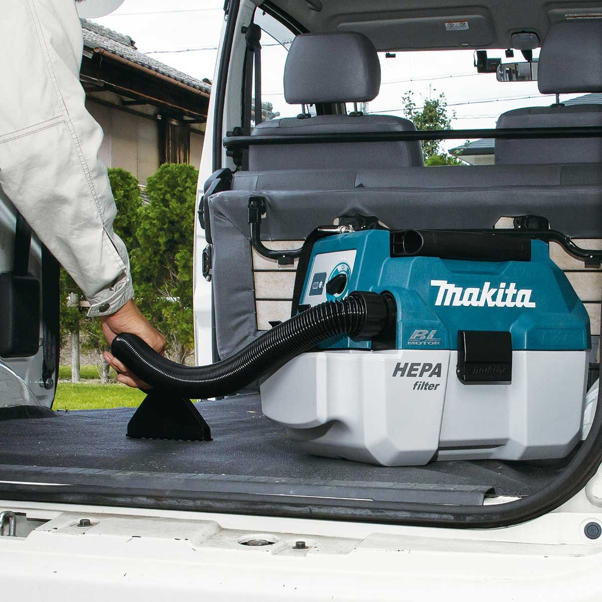 2036167 MAKITA STØVSUGER 18V LI ION 4