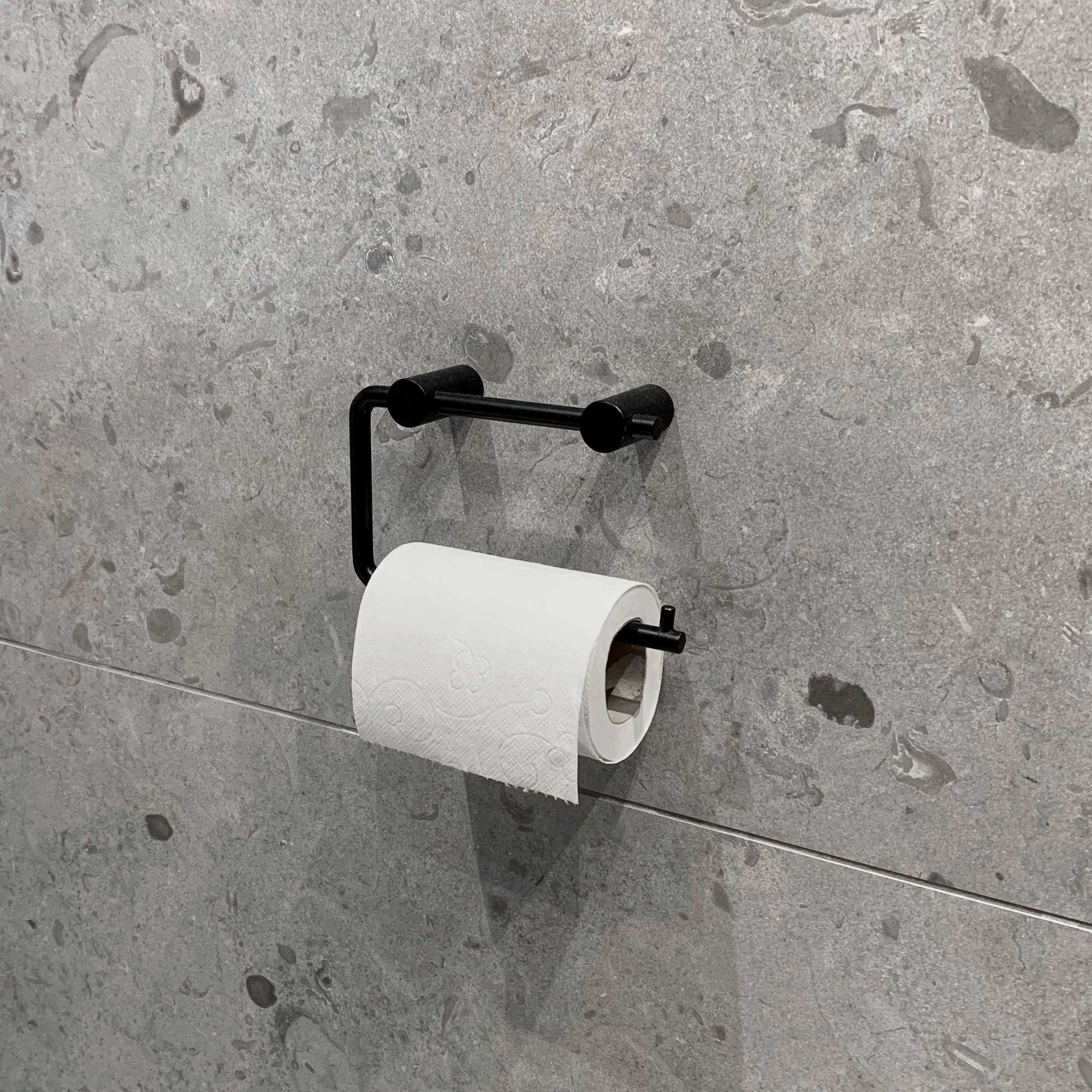 2039032 TOILETPAPIRHOLDER 1368 SORT 2