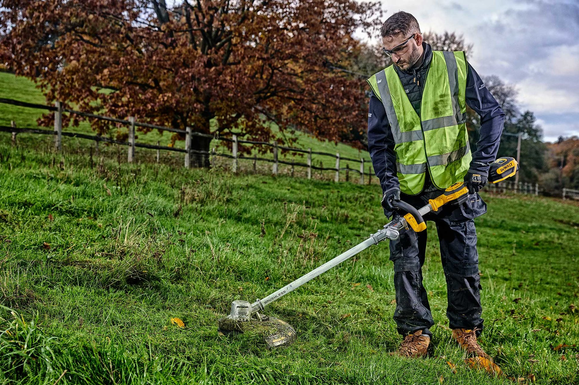 2093813 DEWALT 18V GRÆSTRIMMER Ø36CM 2
