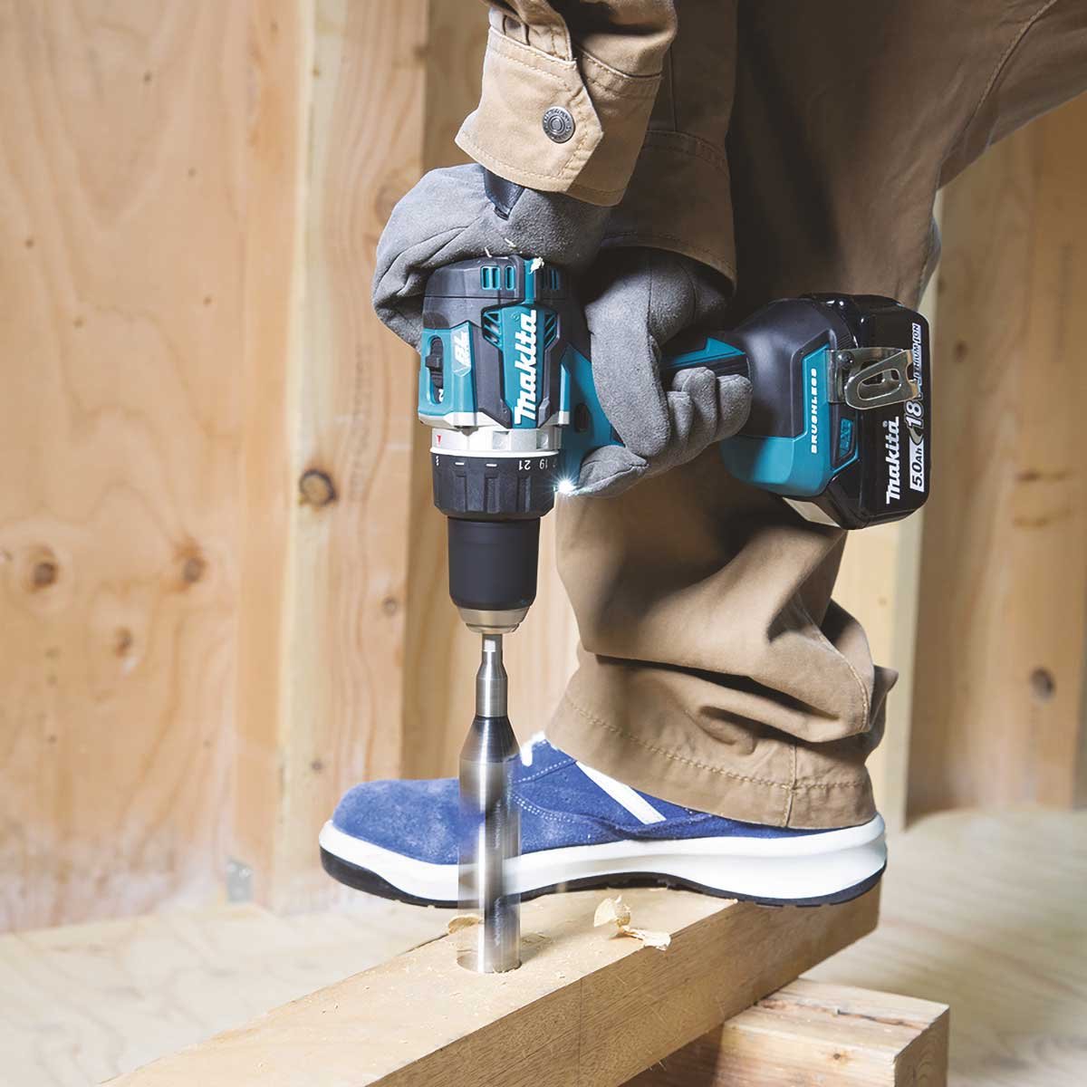 2111944 MAKITA BORE SKRUEMASKINE 18V 4