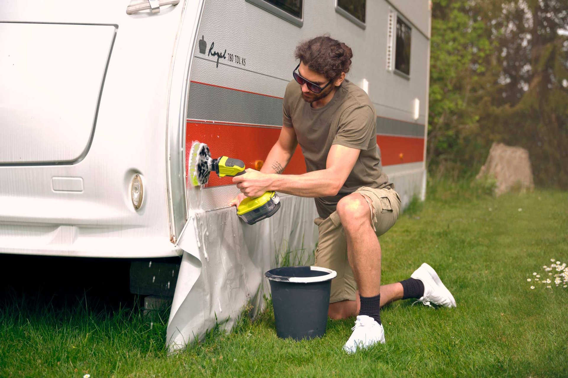 2139693 RYOBI 18V RENGØRINGSMASKINE1