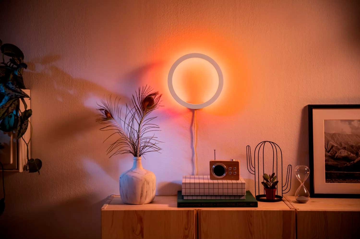 2215850 PHILIPS HUE SANA VÆGLAMPE HVID2