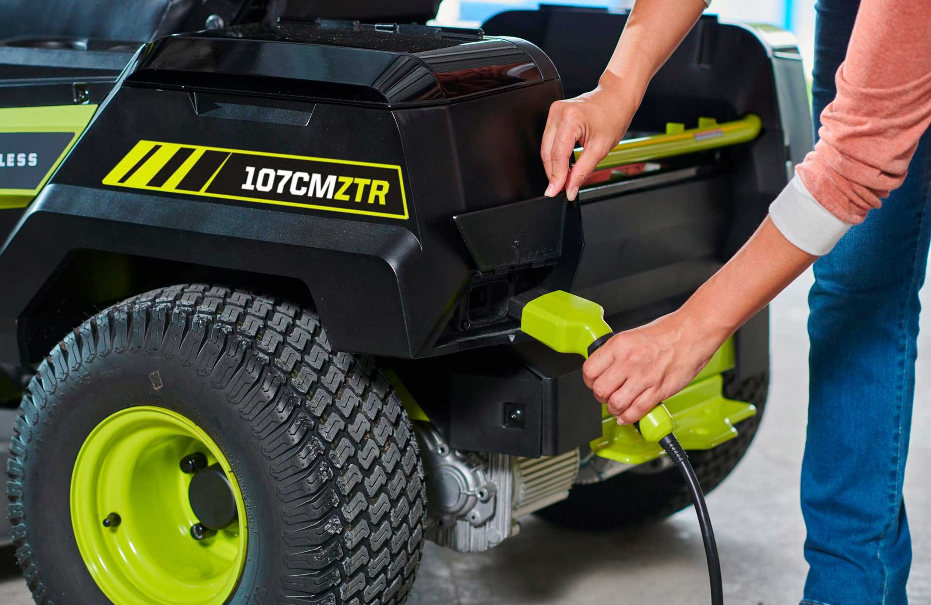 2339351 RYOBI ZERO TURN PLÆNETRAKTOR4