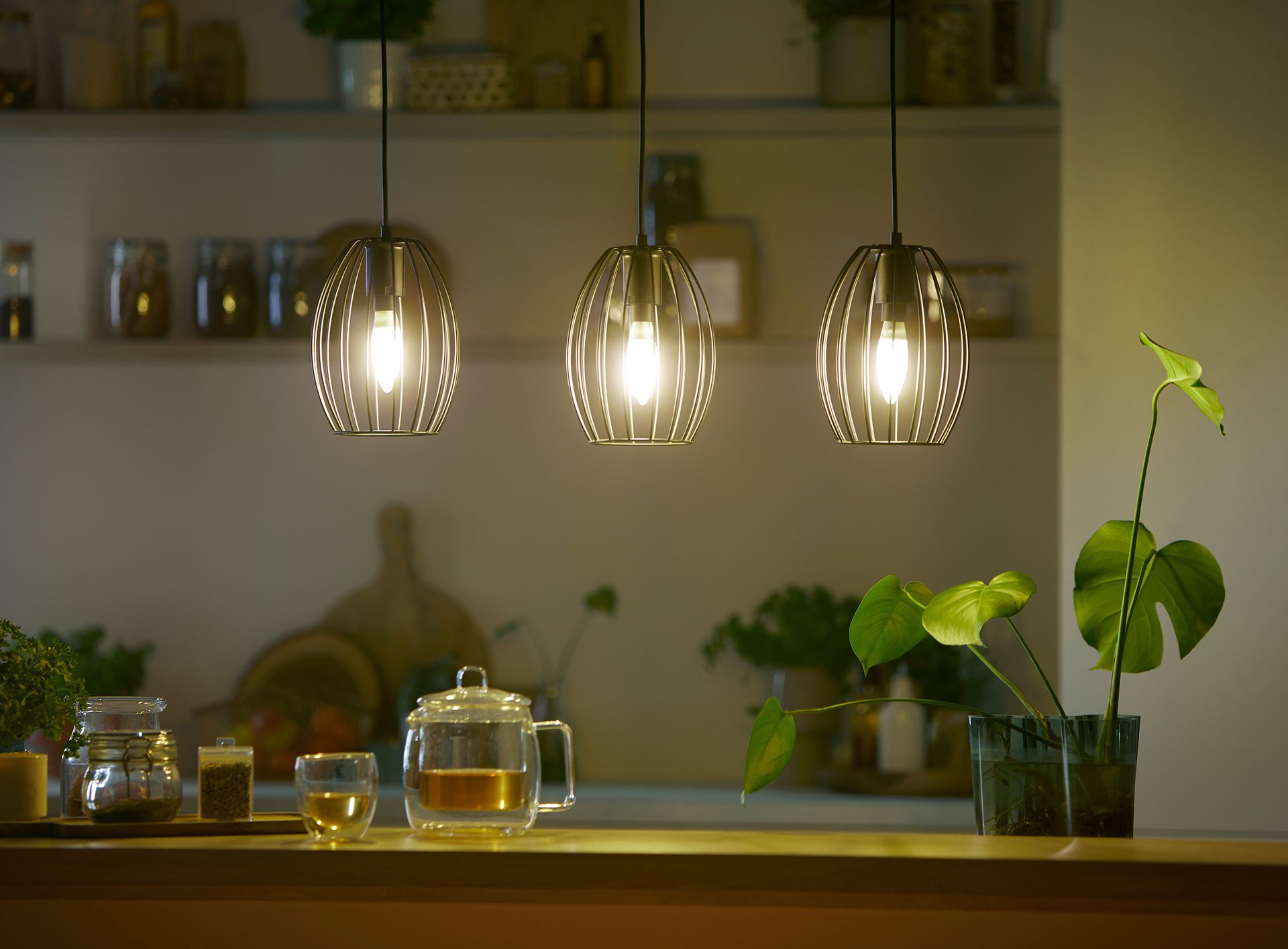 2353525 PHILIPS LED KERTEPAERE 40W E14 3