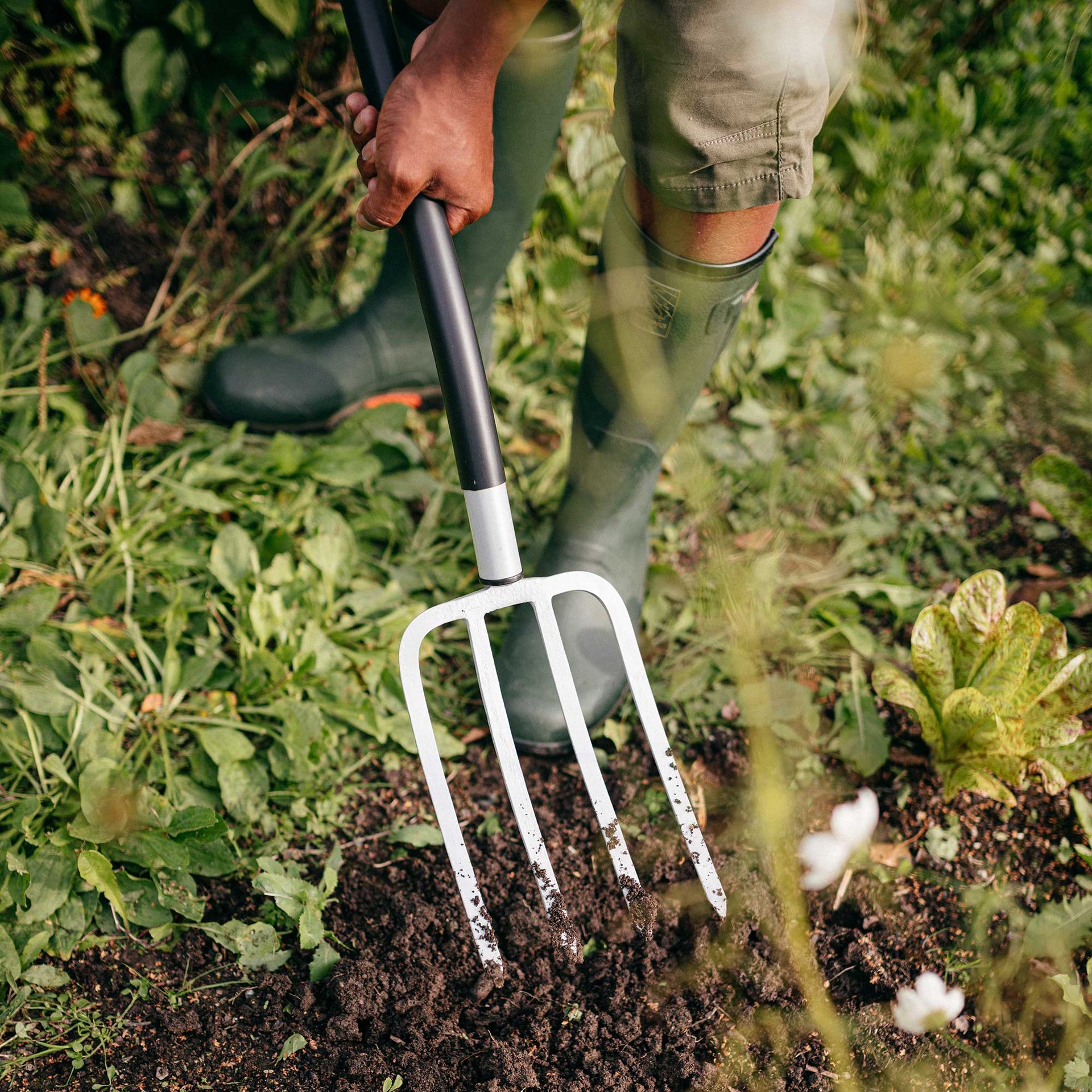 2387607 Fiskars Xact Garden Fork Action 03 1X1