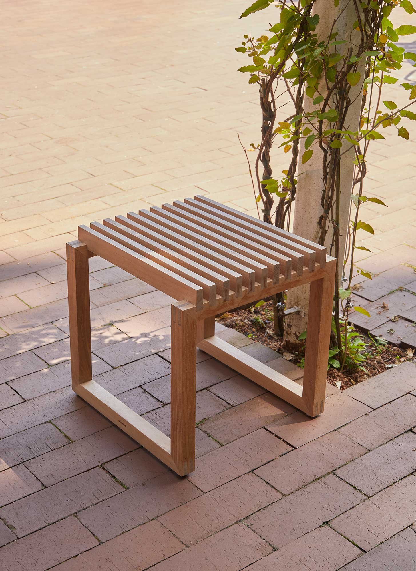 9055934 SKAGERAK CUTTER TABURET TEAK 2