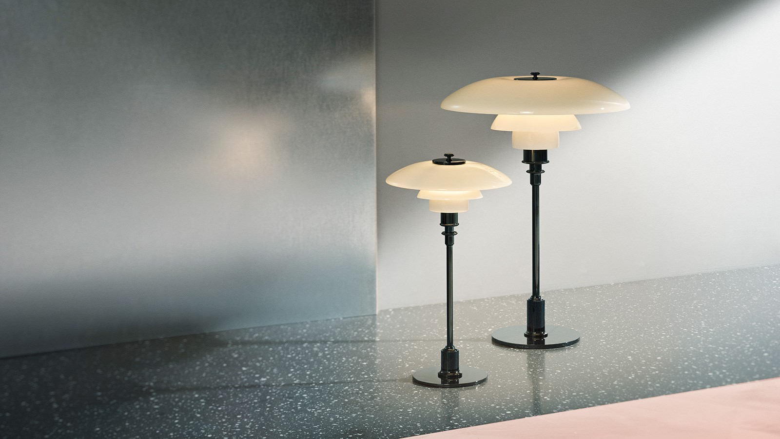 9062870 PH 3 2 BORDLAMPE SORTFORKROMET 2