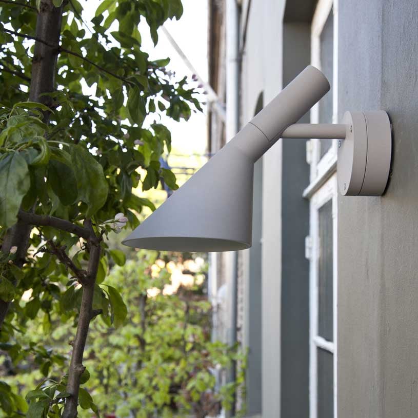 9083426 AJ 50 VÆGLAMPE GRÅ 2