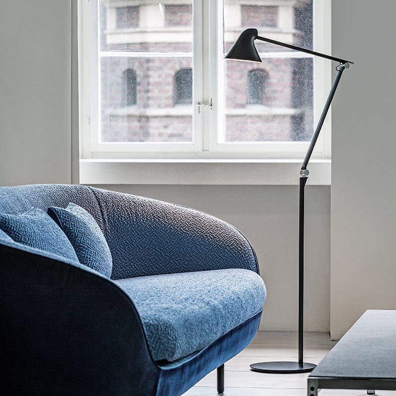 9118373 NJP GULVLAMPE SORT2