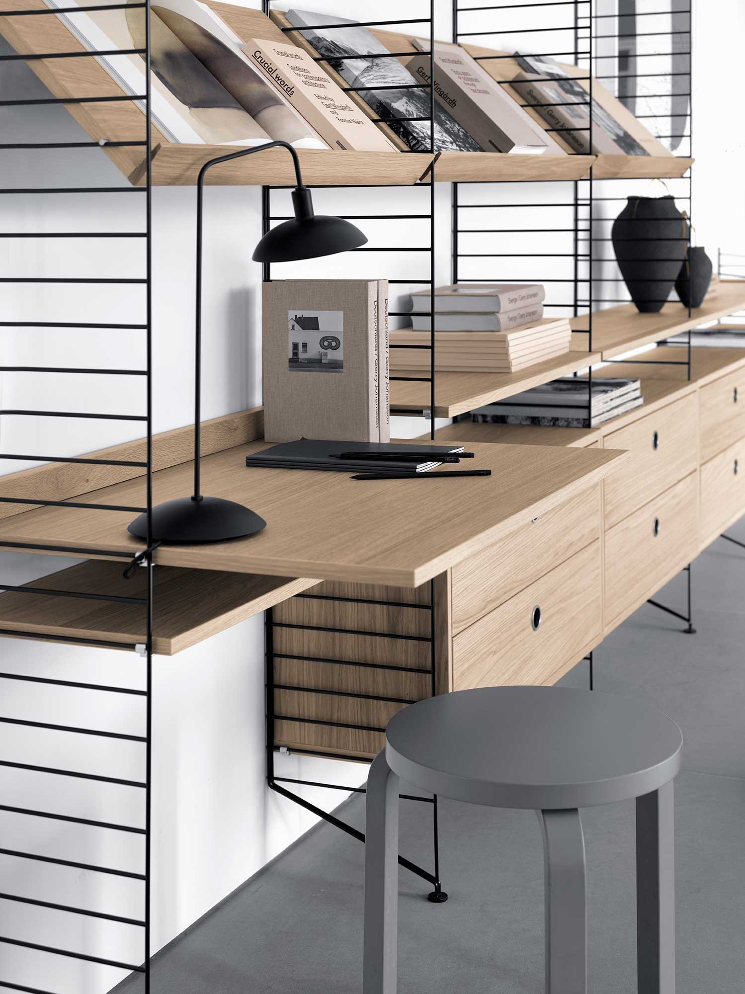 9119929 STRING GULVGAVL 200X30CM SORT