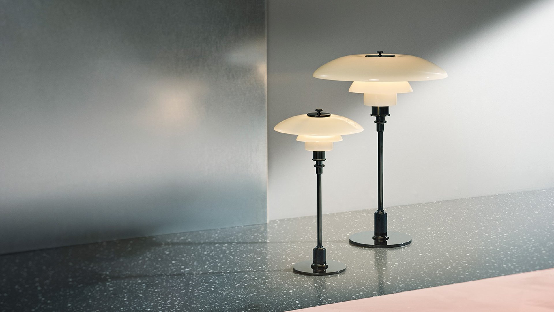 9120736 PH 2 1 GLAS BORDLAMPE SORT 3