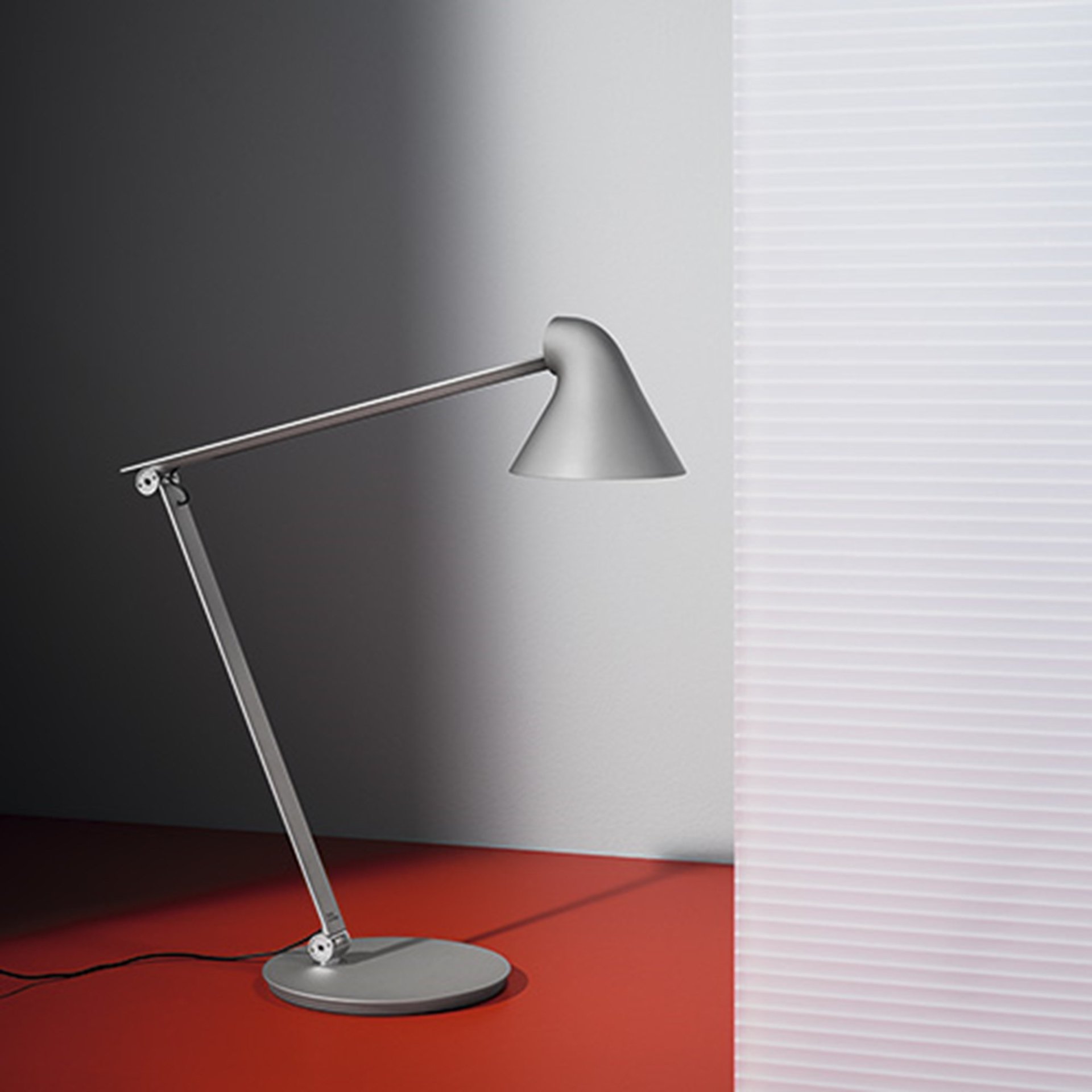 9125291 NJP BORDLAMPE LED 27K LYS GRÅ 2