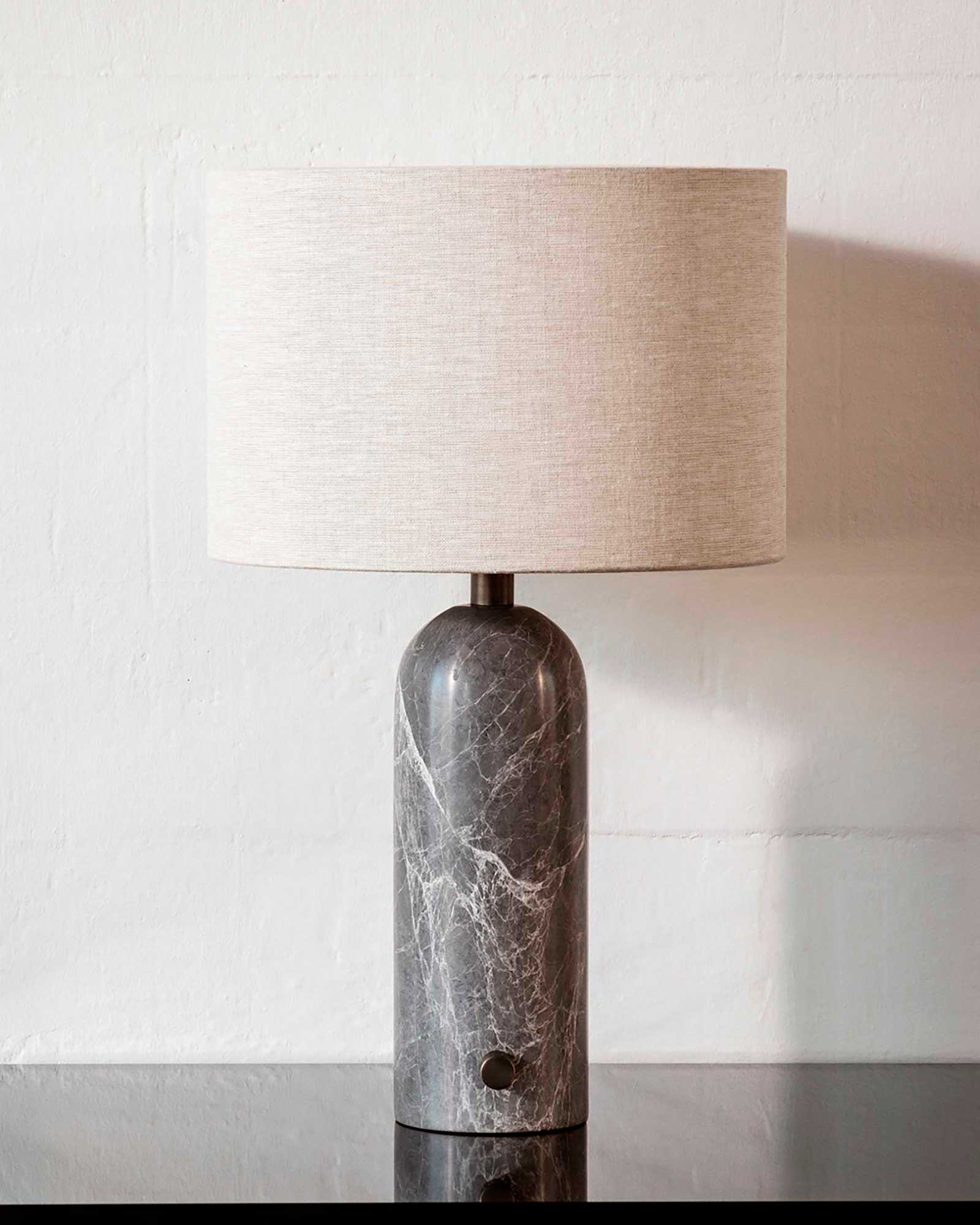 9125332 GUBI GRAVITY BORDLAMPE LILLE 3