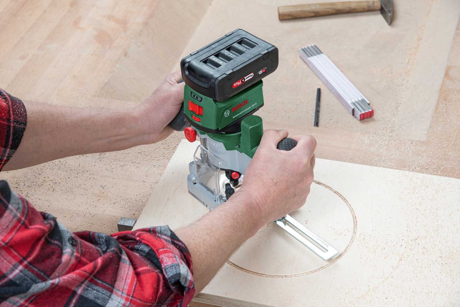 7443050 BOSCH 18V KANTFRÆSER 18V 8 3