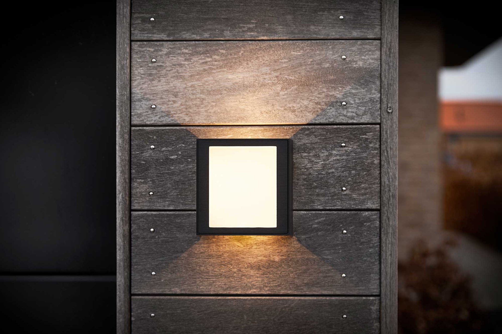 9139088 UNA VÆGLAMPE SORT 9W LED 2
