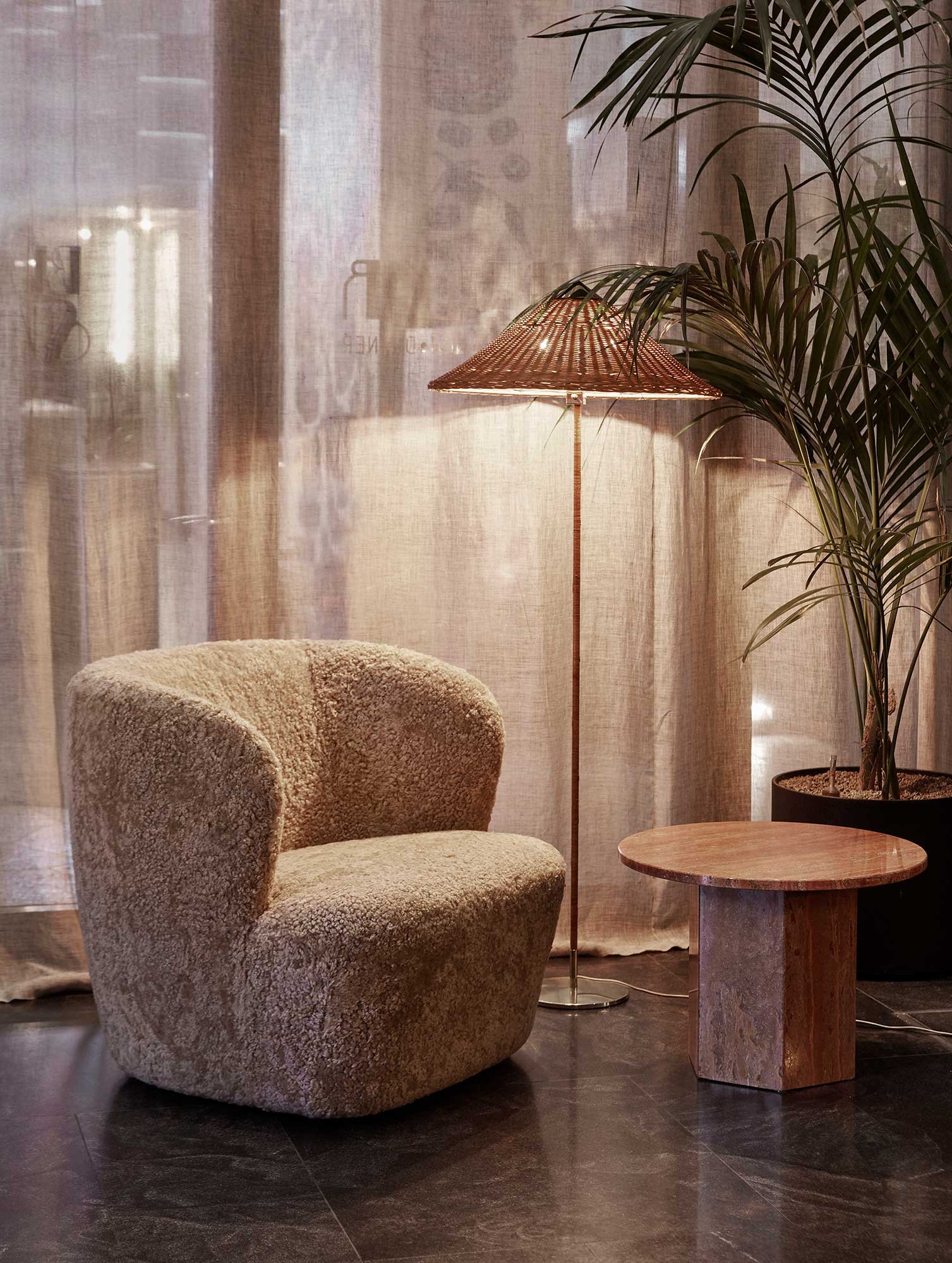 9139561 GUBI GULVLAMPE 9602 2