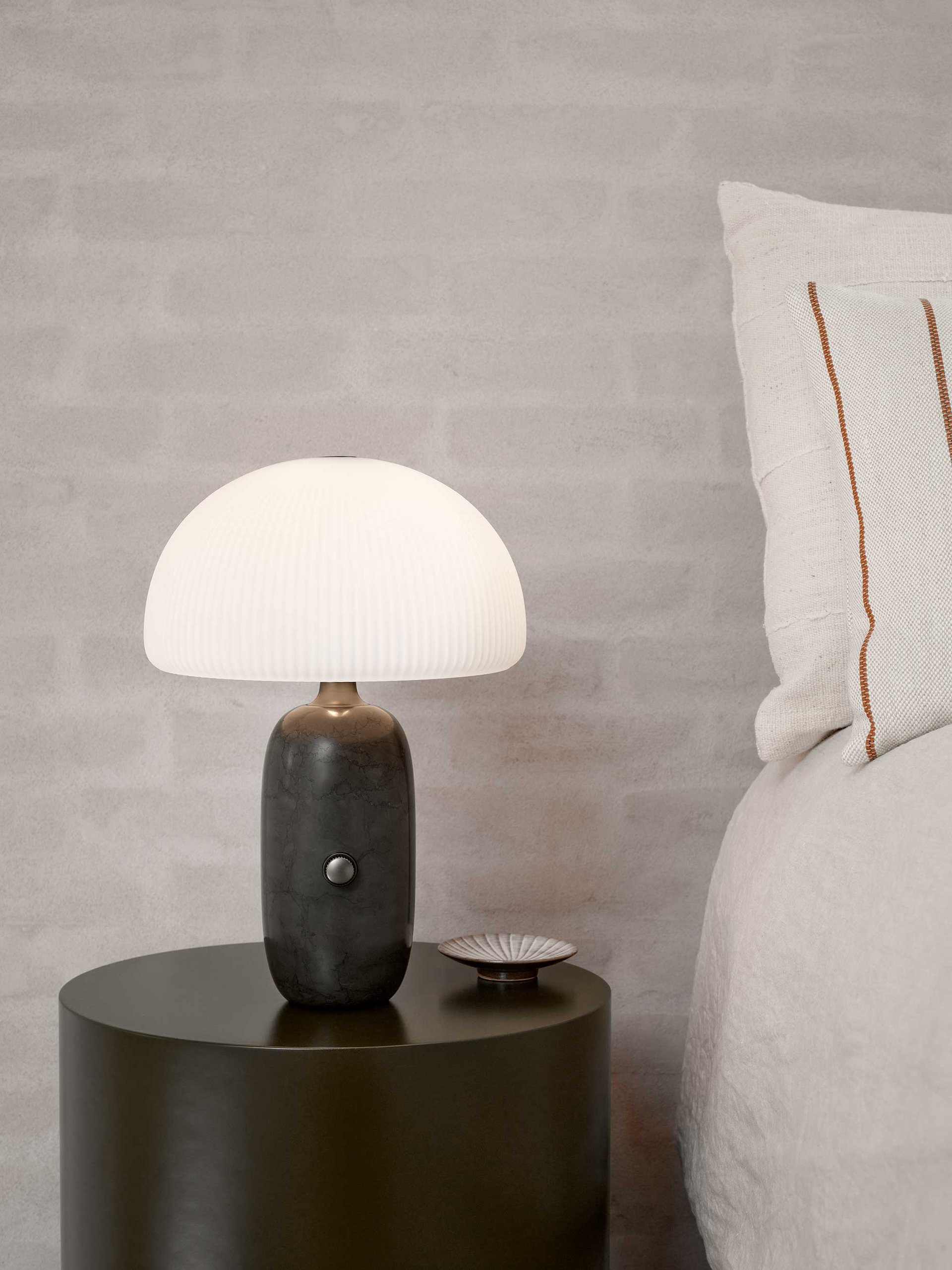 9141148 VIPP 591 SCULPTURE BORDLAMPE 3