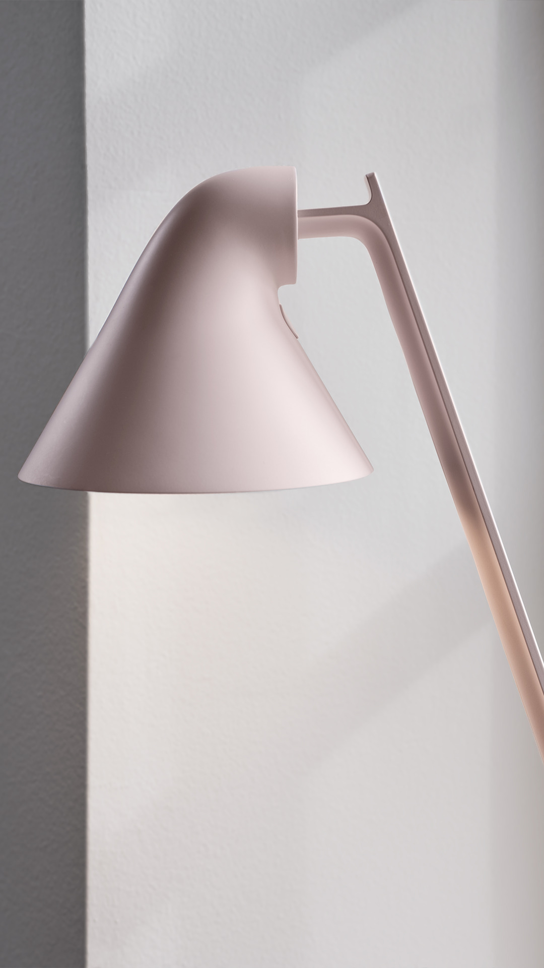 9142424 NJP MINI BORDLAMPE SART ROSA 3