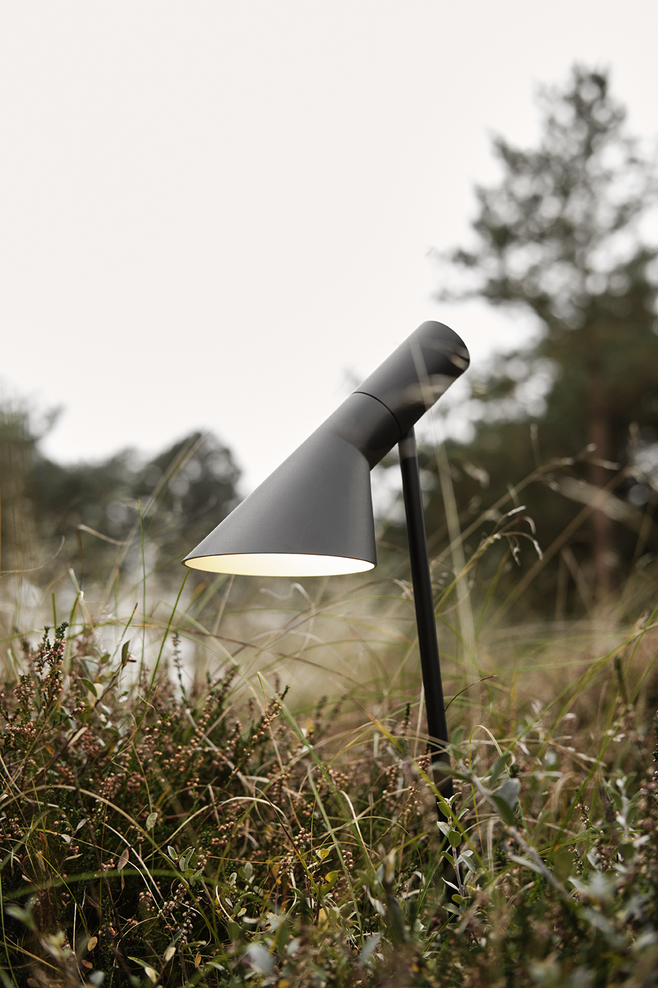 9143572 AJ GARDEN SORT KORT LED 2700K 2