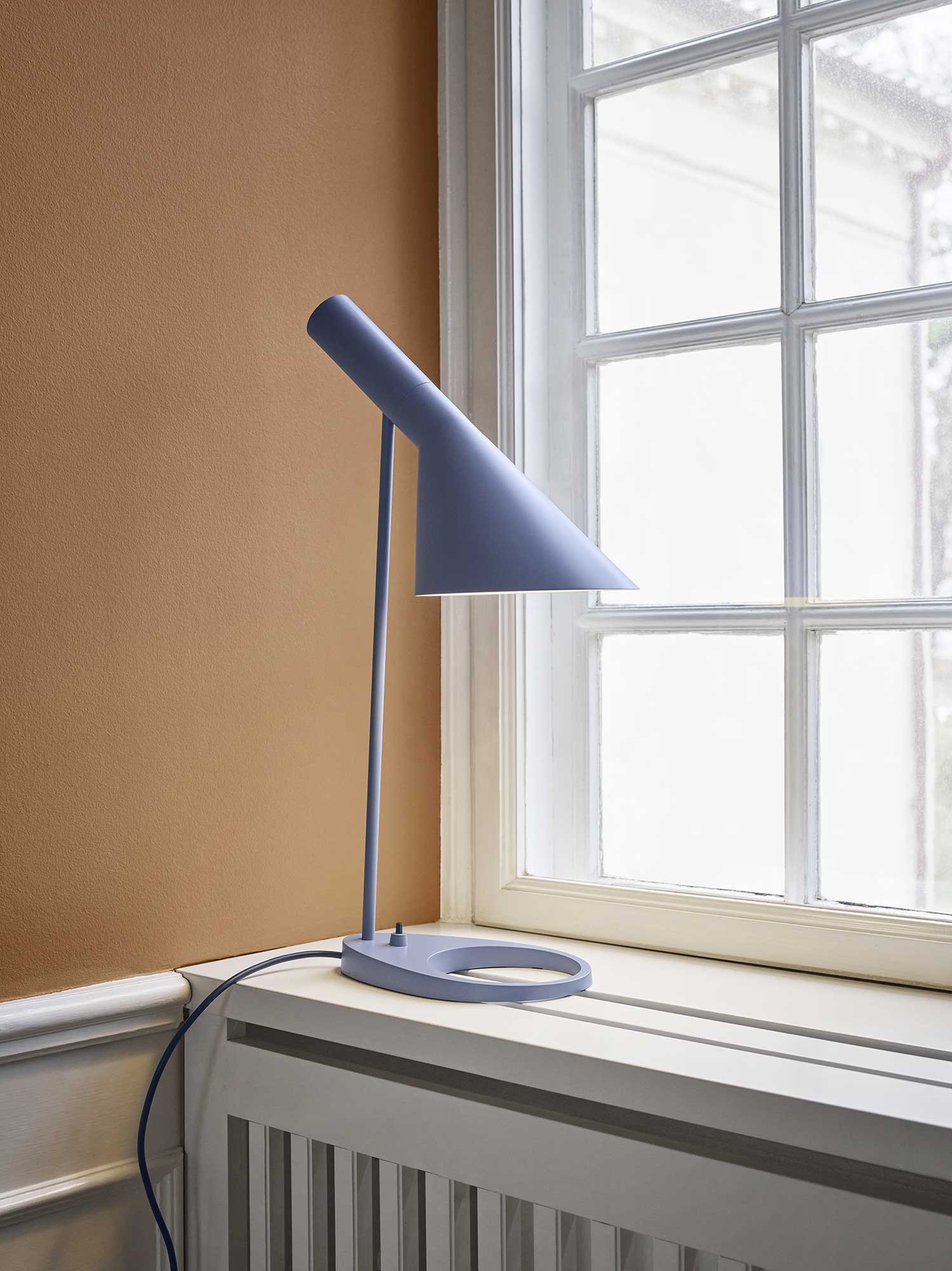 9144725 AJ BORDLAMPE 20W E27 2