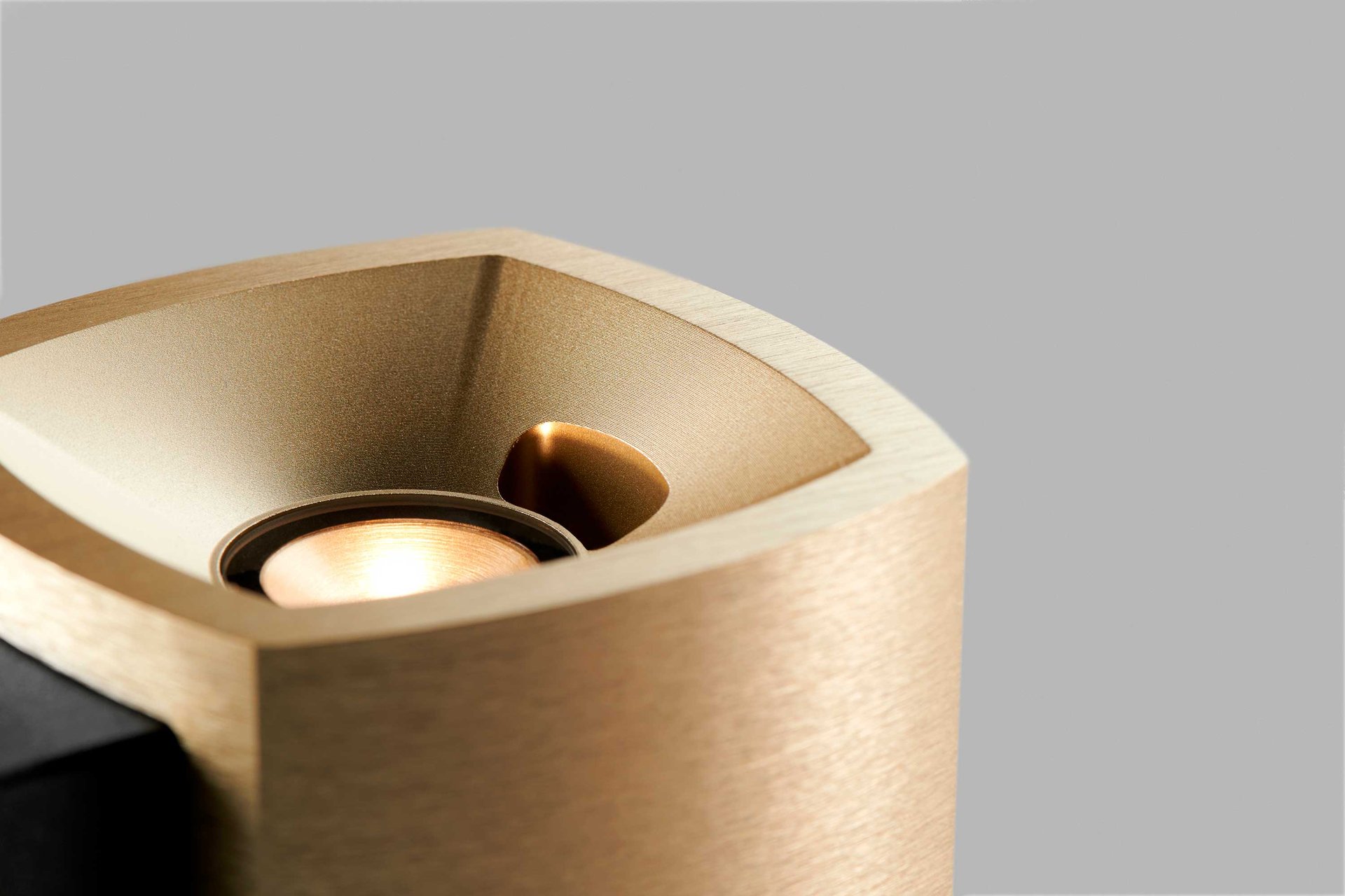9145667 MIRAGE WALL 1 Brass 6