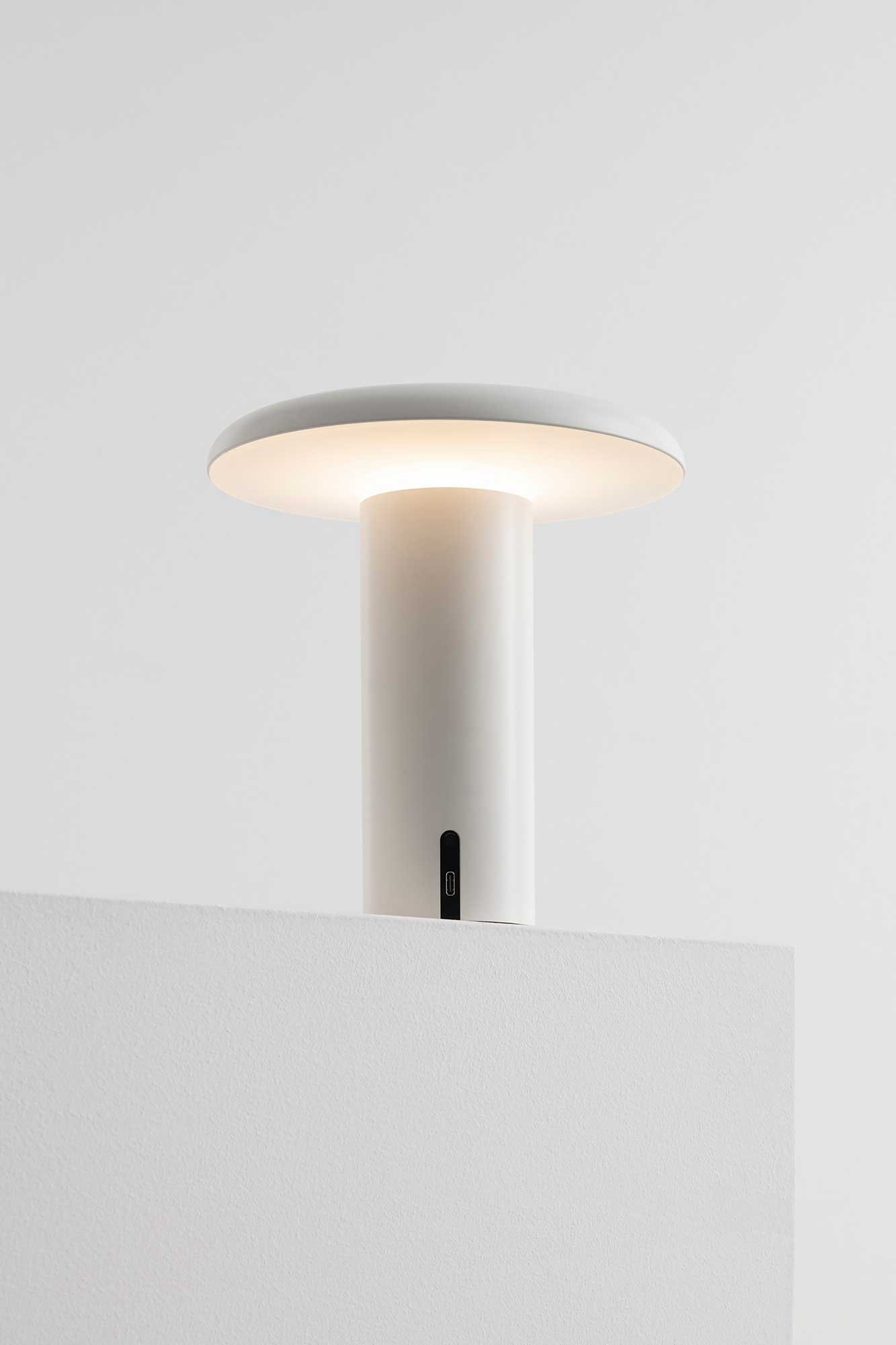 9145834 ARTEMIDE TAKKU BORDLAMPE HVID 2