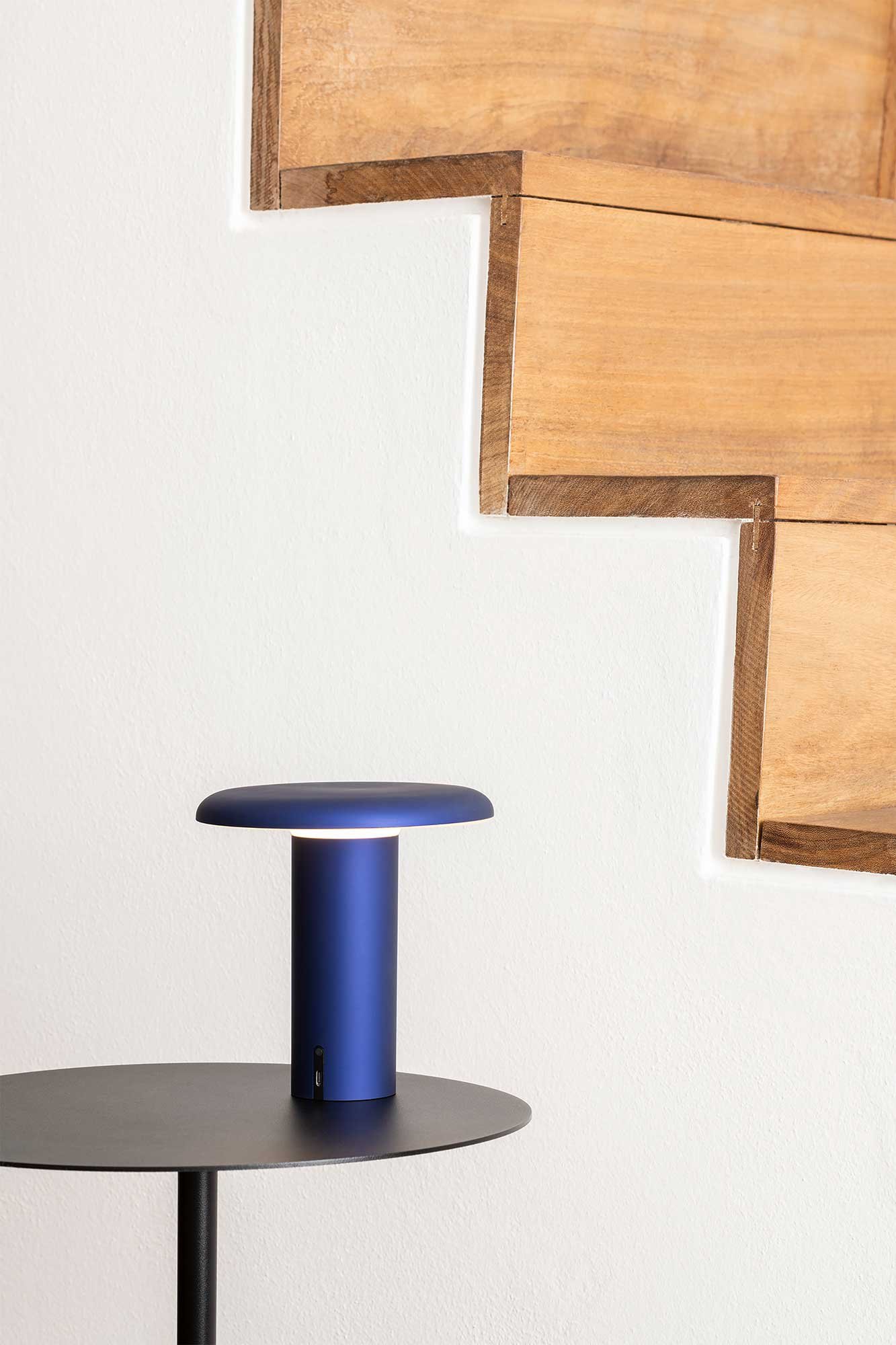 9145836 ARTEMIDE TAKKU BORDLAMPE BLÅ 2