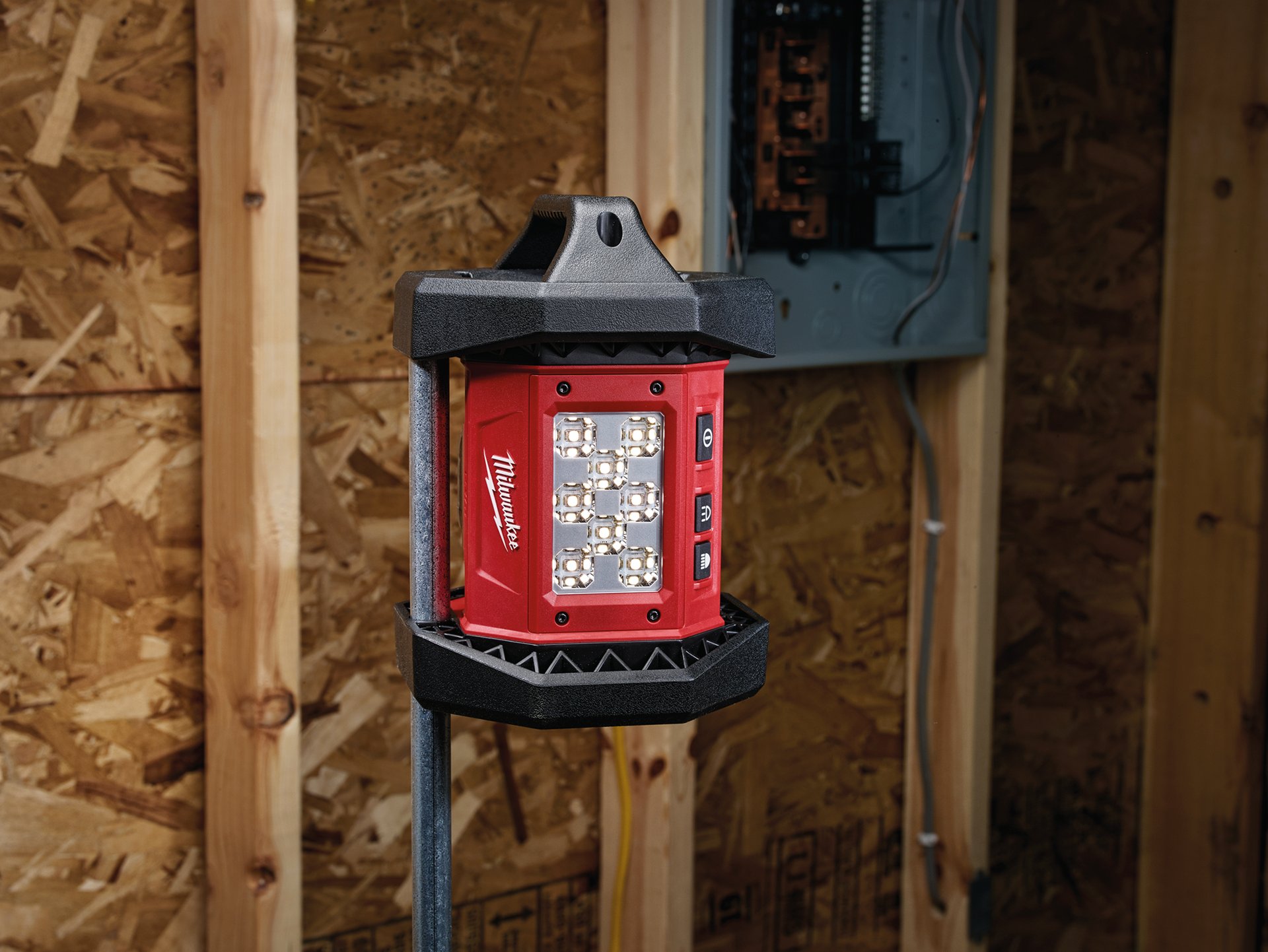 1695380 MILWAUKEE 18V ARBEJDSLAMPE 1