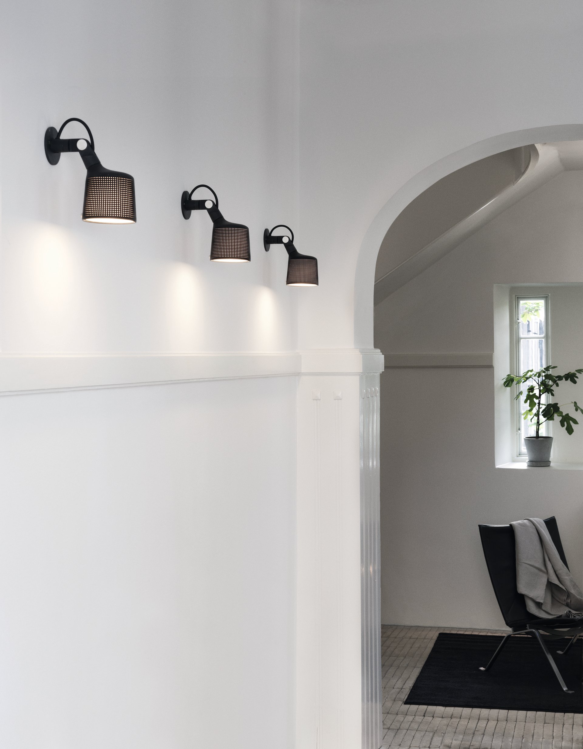 9115752 VIPP 524 VÆGSPOT SORT (1)