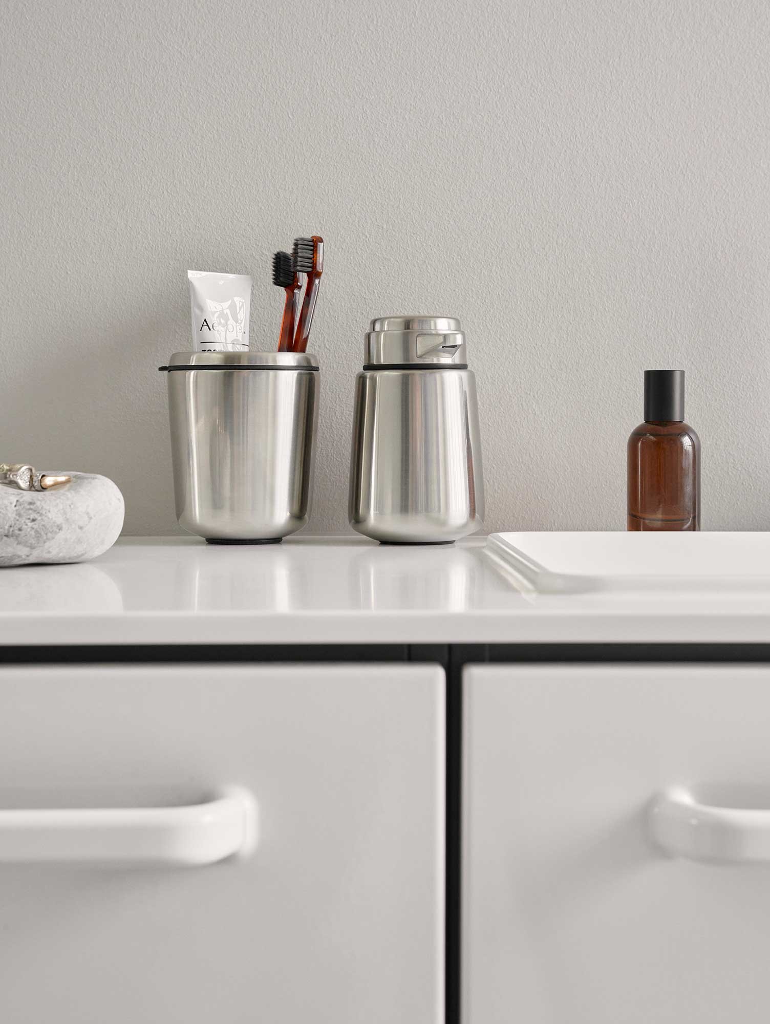 9146219 Vipp 7 9 Bathroom Combo Stainless Steal 01