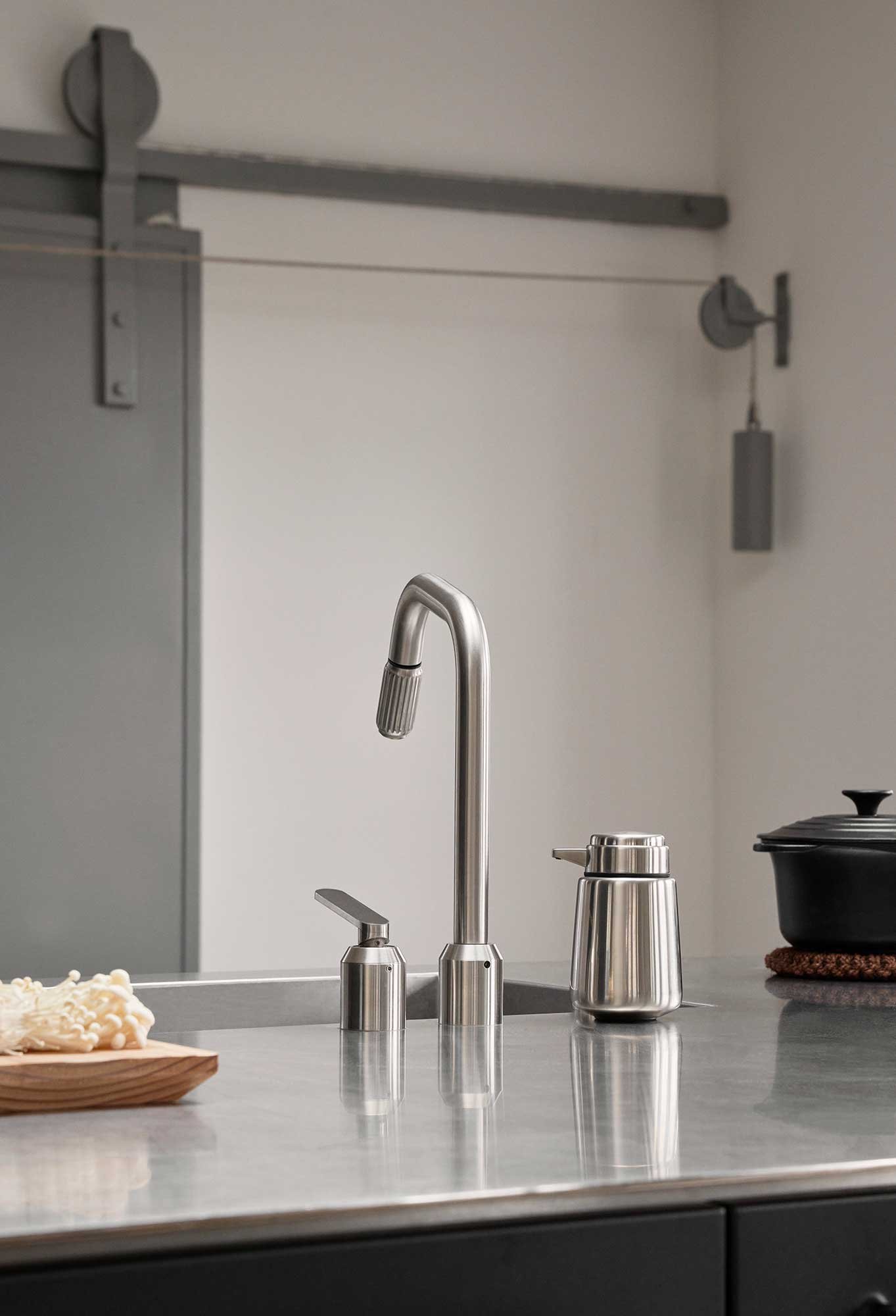 9146220 Vipp 9 Kitchen Stainless Steal 01