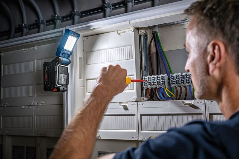 7422018 BOSCH 18V LYGTE 2