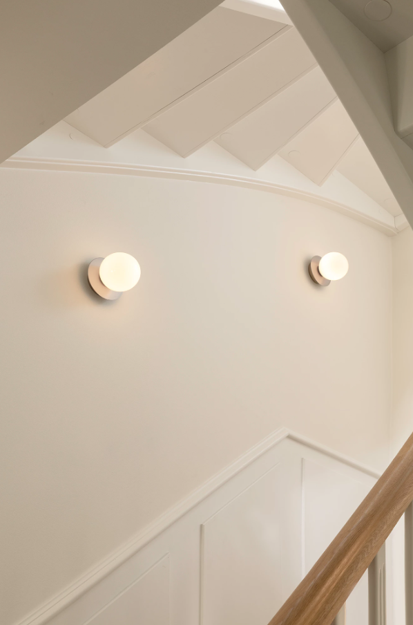 9145716 NUURA LIILA 1 SMALL VÆG LOFTLAMPE G9 IP44 LIGHT SILVER OPAL 1