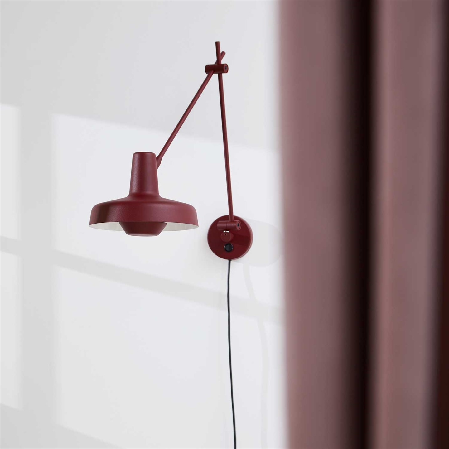 9145827 ARIGATO VÆGLAMPE RØD 1