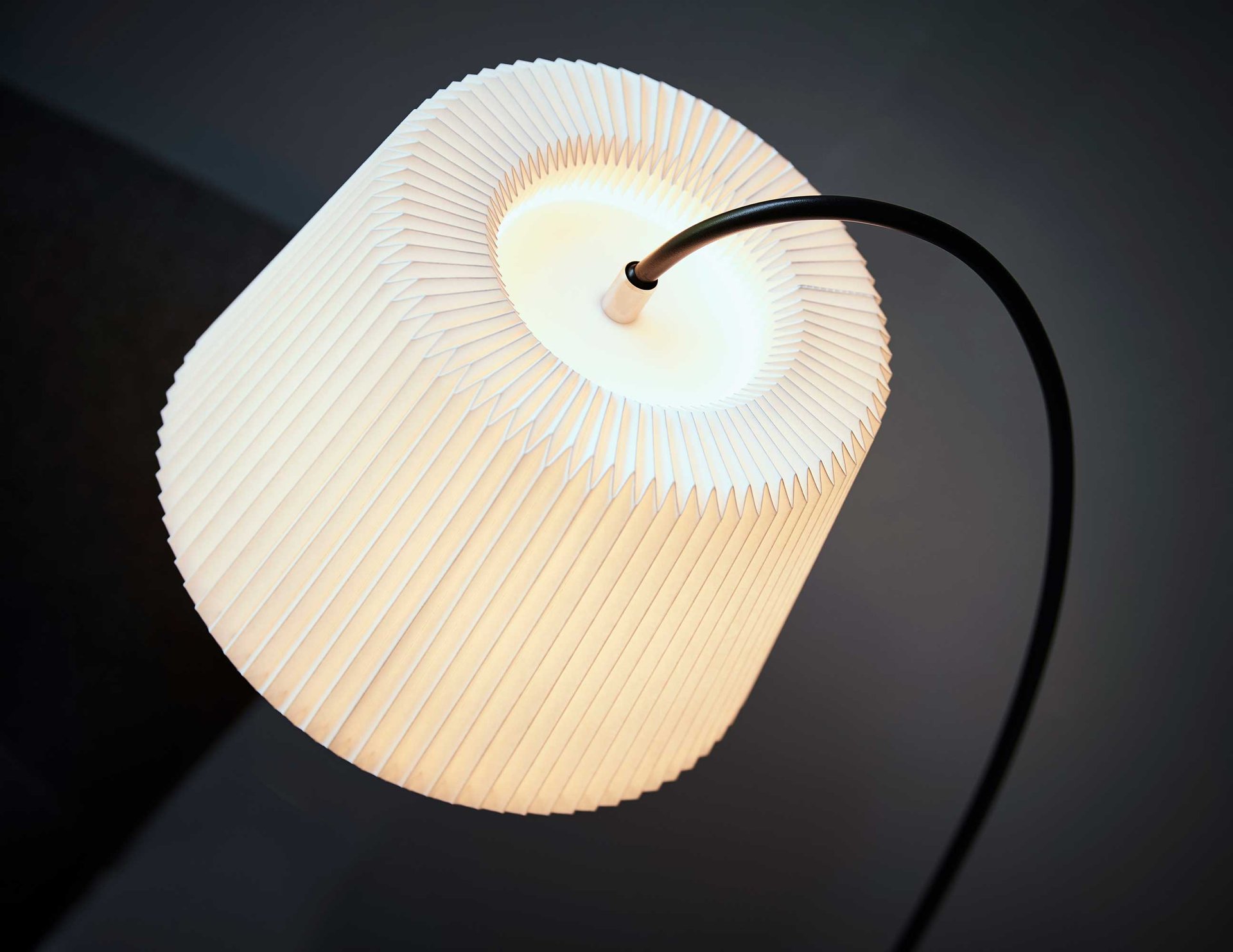 9083816 LE KLINT SNOWDROP BORDLAMPE SORT 3