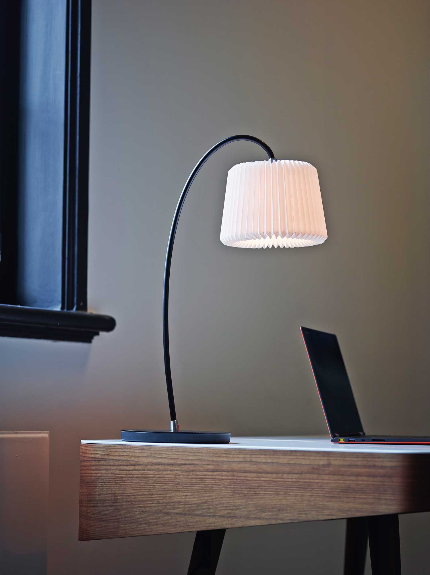 9083816 LE KLINT SNOWDROP BORDLAMPE SORT 4