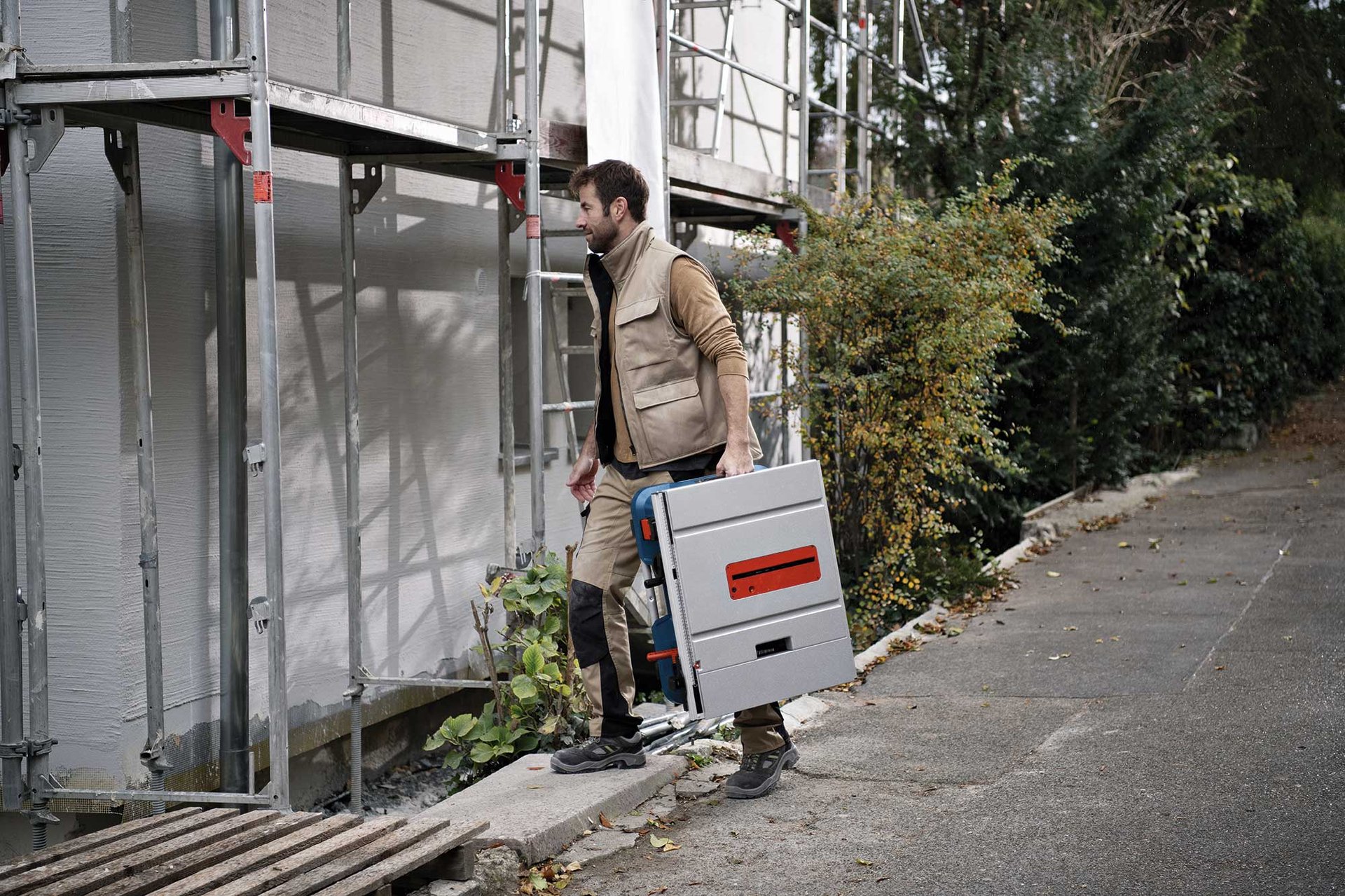7440981 BOSCH 18V BORDRUNDSAV 1