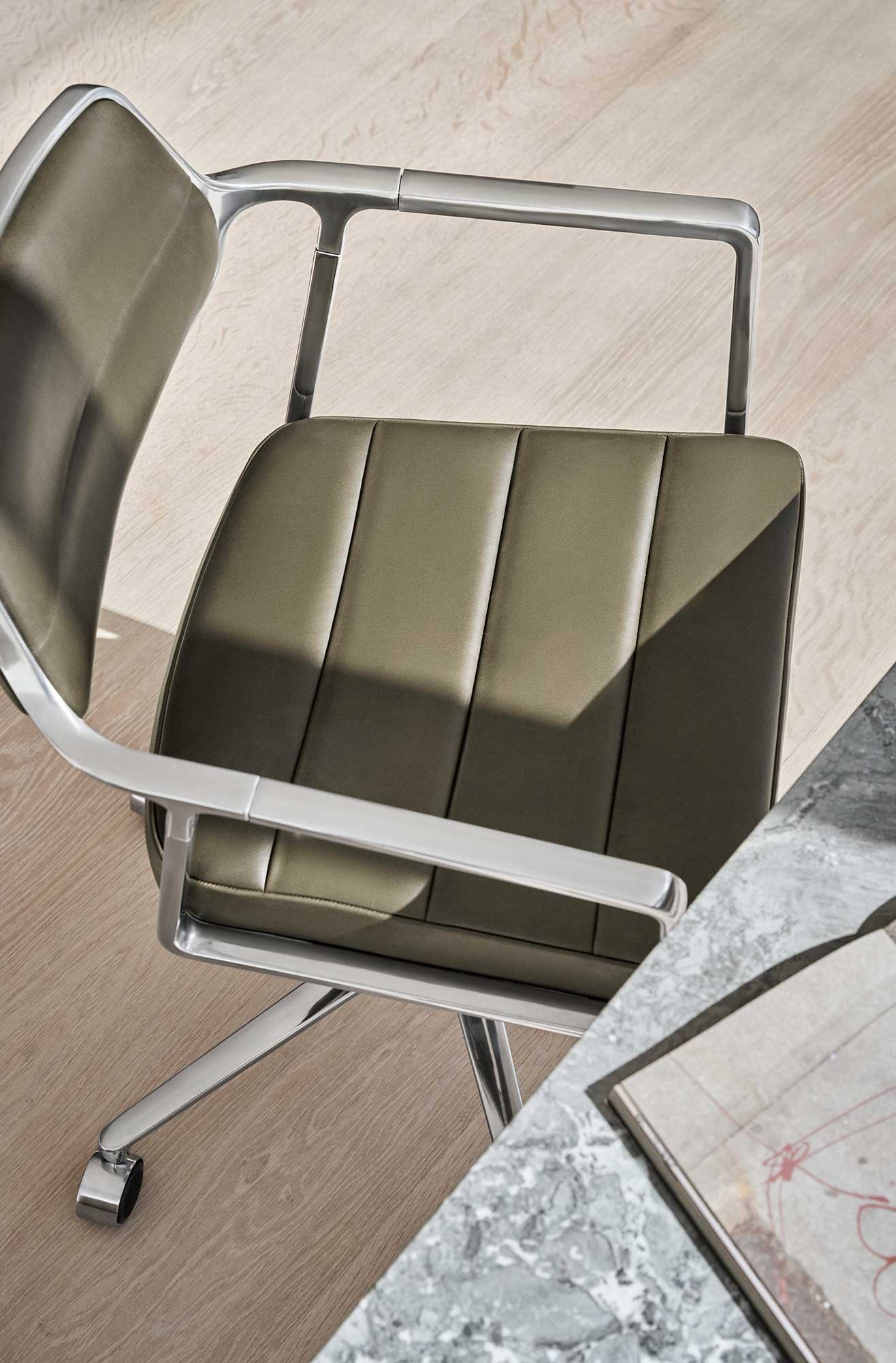 9146234 VIPP453 SWIVEL KONTORSTOL BOSCO GRØN POLERET STEL HJUL 6