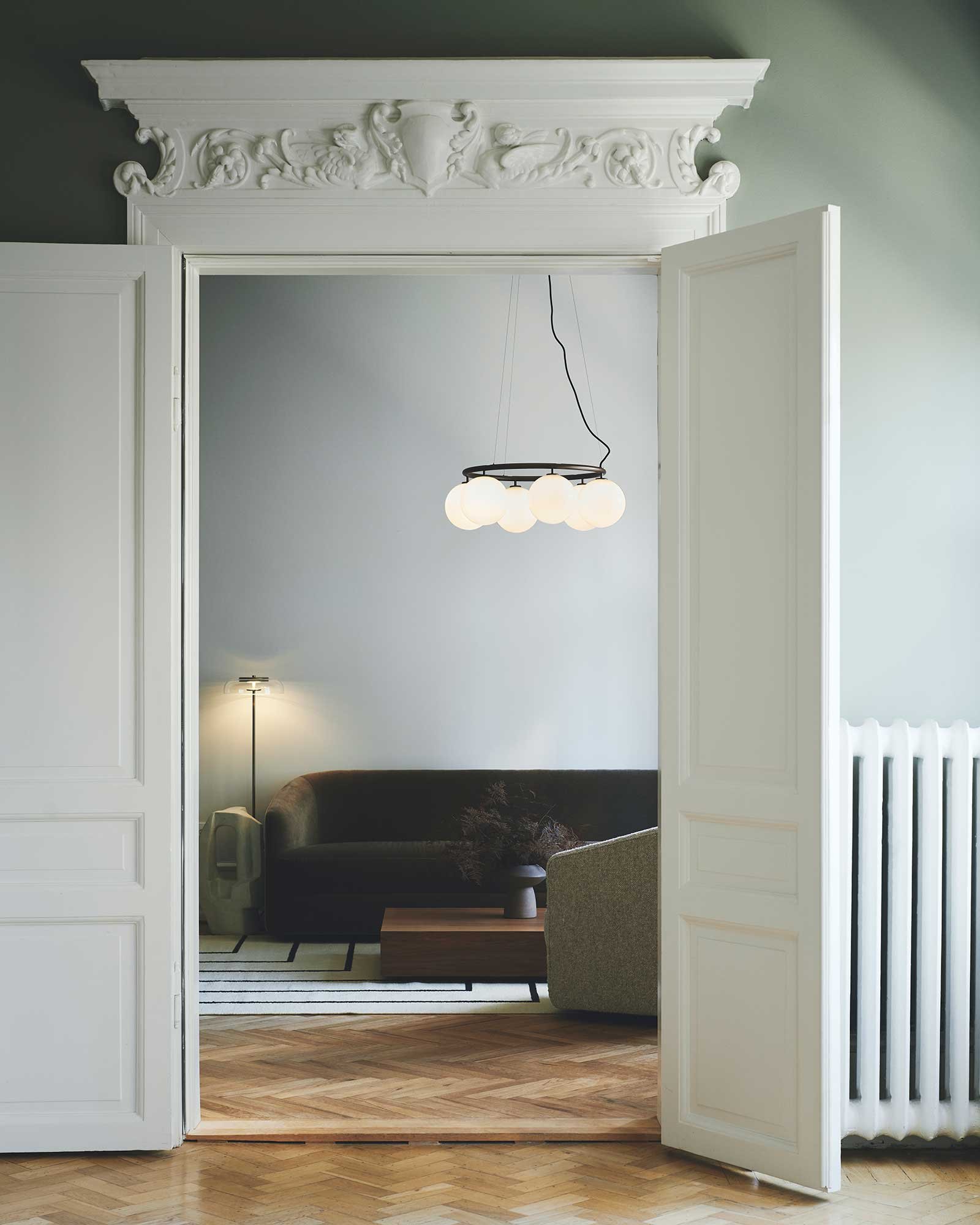 Nuura Miira 6 Circular Dark Bronze Opal Blossi Floor Ø29 Lifestyle 1