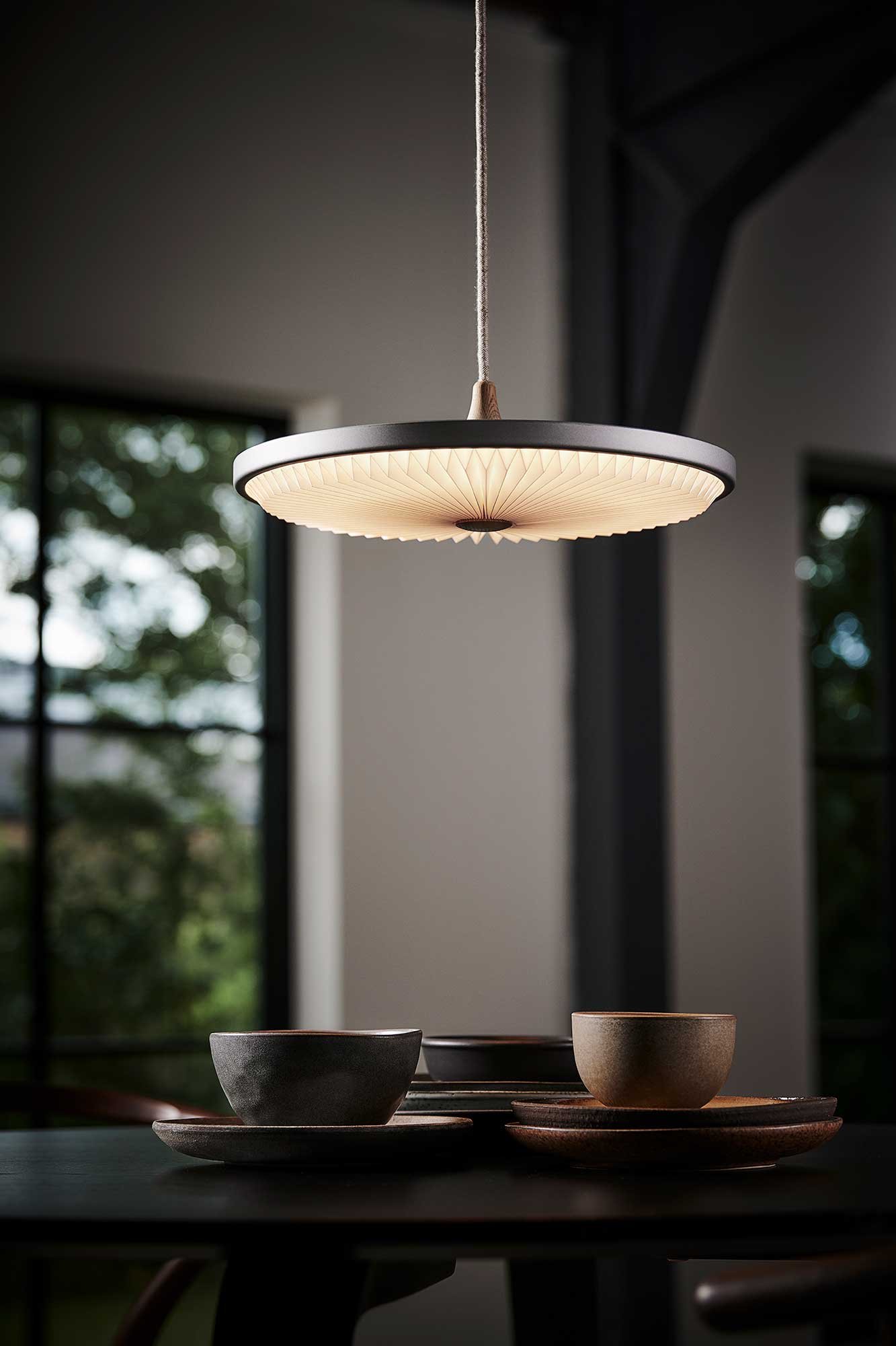 9147044 LE KLINT SOLEIL PENDEL S 35CM SILVER CLOUD RØGET EG PAPIR 5