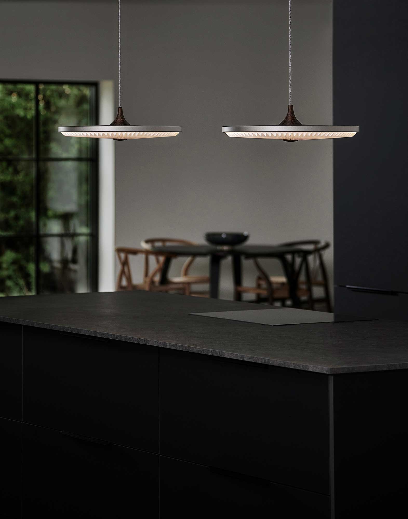 9147043 LE KLINT SOLEIL PENDEL M 50CM SILVER CLOUD RØGET EG PAPIR 4