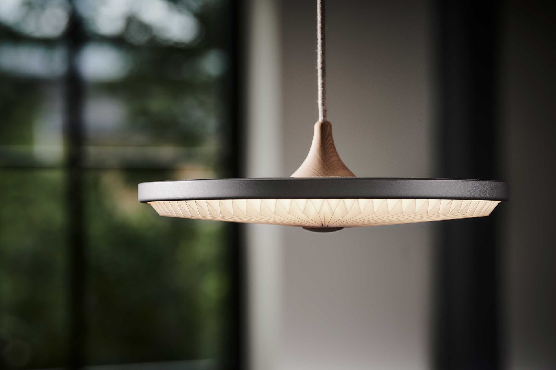 9147044 LE KLINT SOLEIL PENDEL S 35CM SILVER CLOUD RØGET EG PAPIR 4