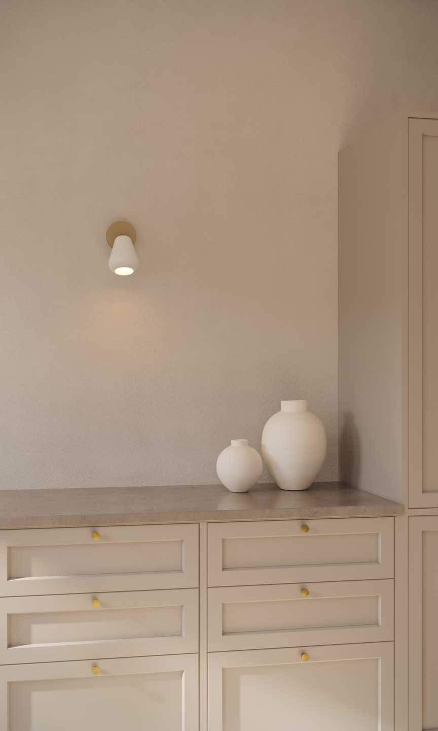 9146882 NUURA ANOLI SPOT SURFACE TIL VÆG LOFT NORDIC GOLD HVID 3