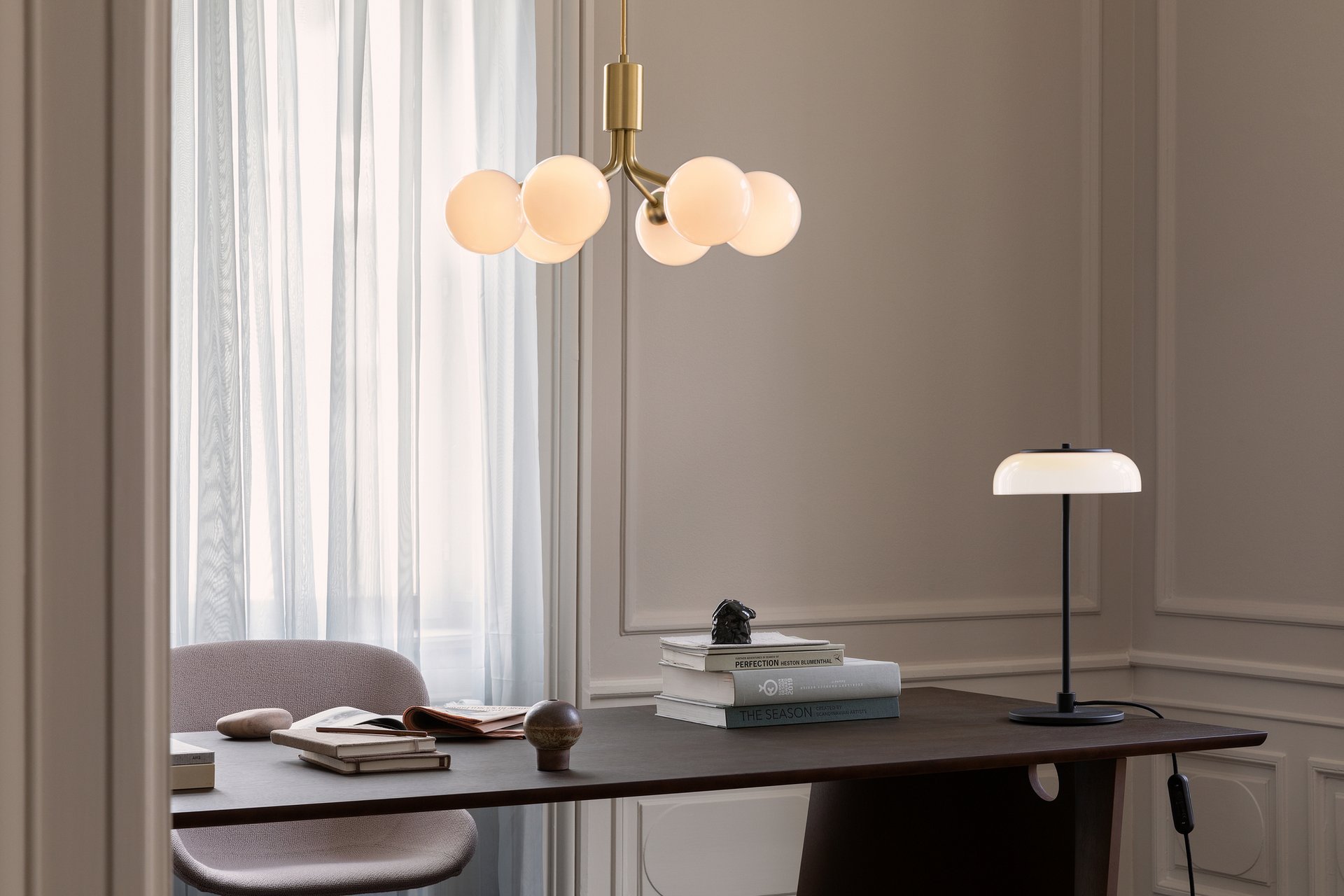 9146989 NUURA APIALES 6 LOFTLAMPE BØRSTET MESSING OPAL 4