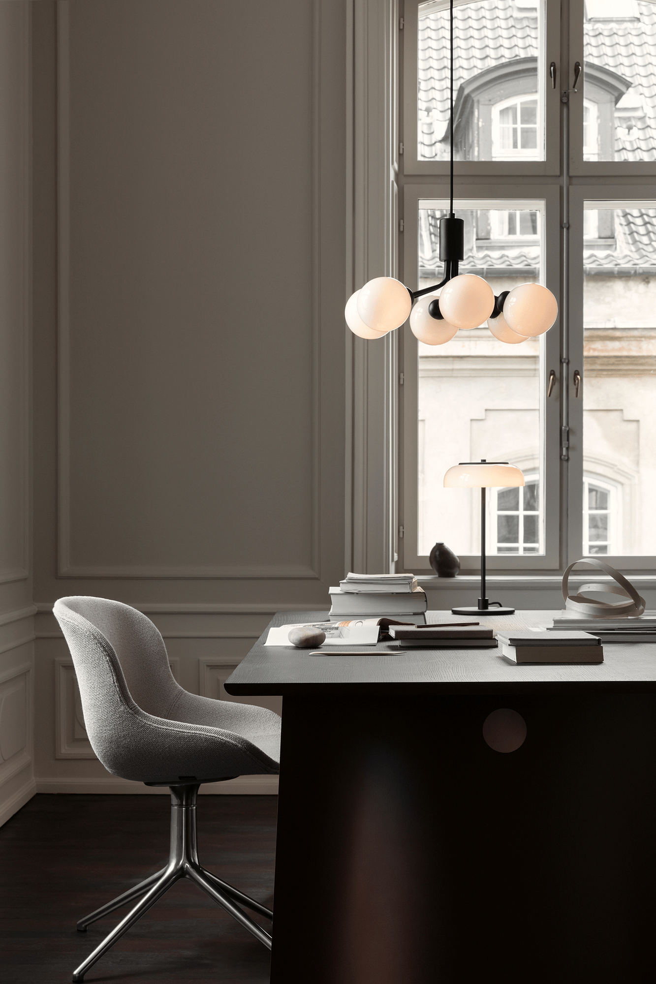 9146974 NUURA APIALES 6 PENDEL SATIN BLACK OPAL 2