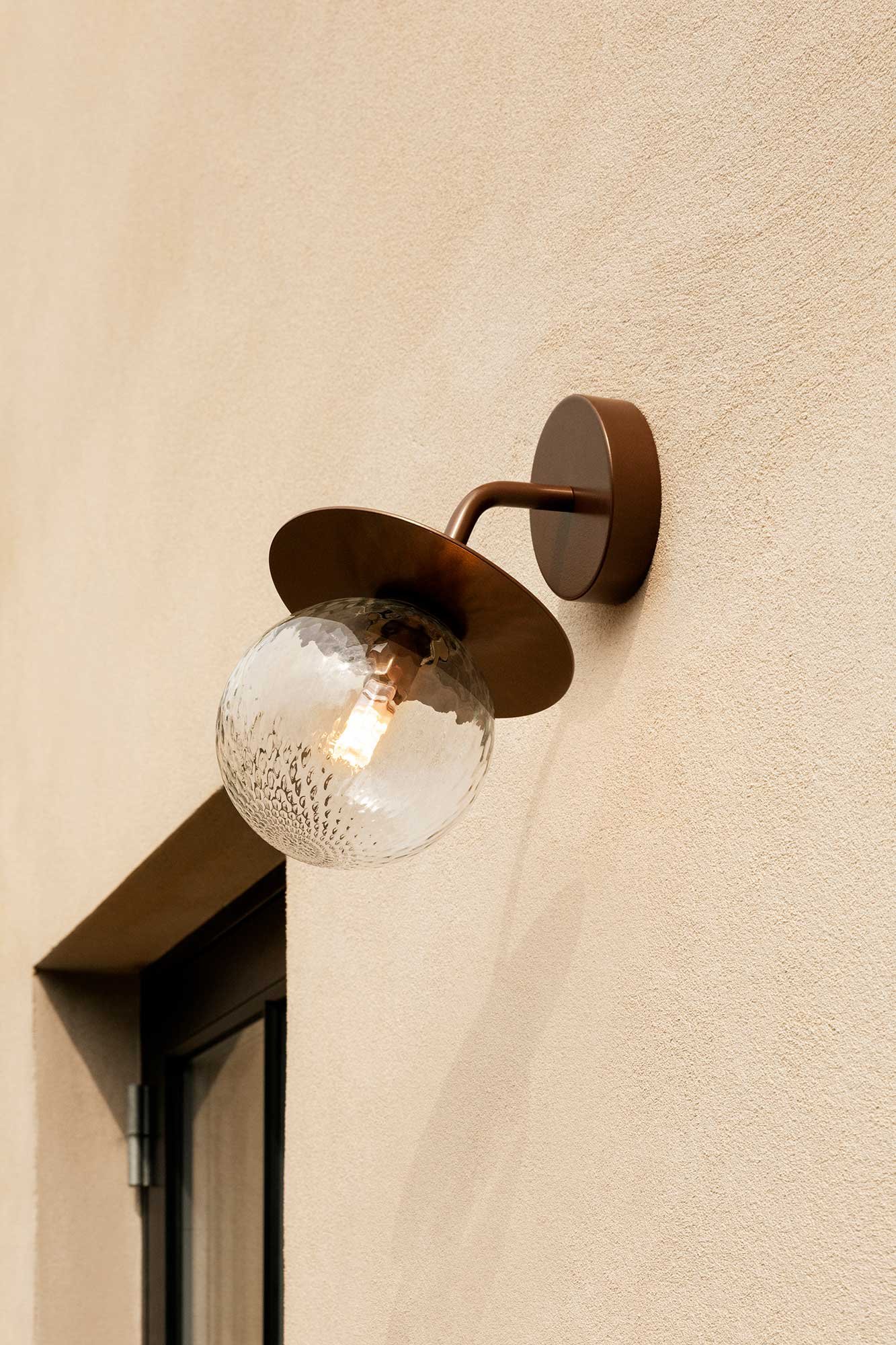 9146934 NUURA LIILA VÆGLAMPE OUTDOOR DARK BRONZE OPTIC CLEAR 3