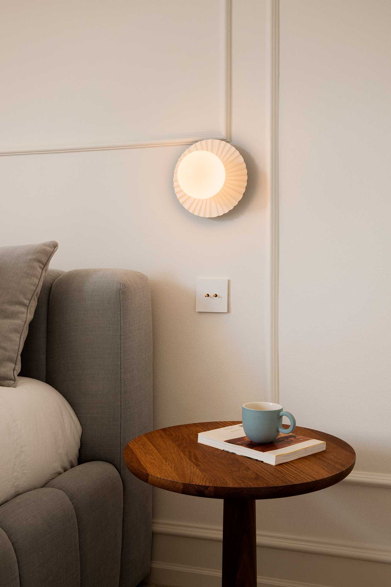 9146956 NUURA LIILA MUUSE SMALL VÆG LOFTLAMPE HVID OPAL 3