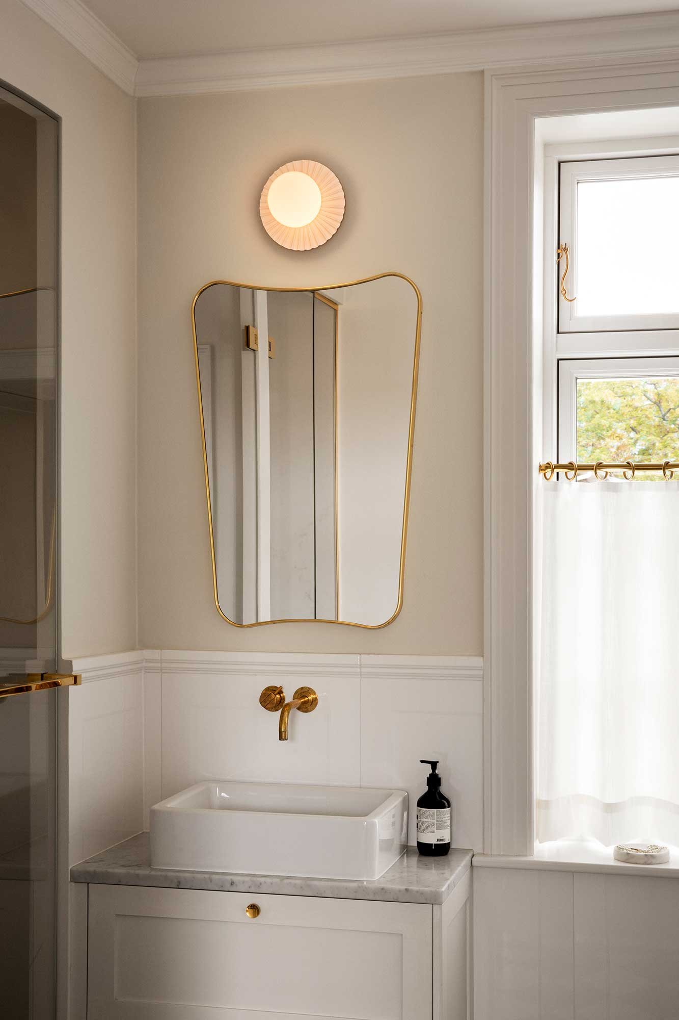 9146956 NUURA LIILA MUUSE SMALL VÆG LOFTLAMPE HVID OPAL 4